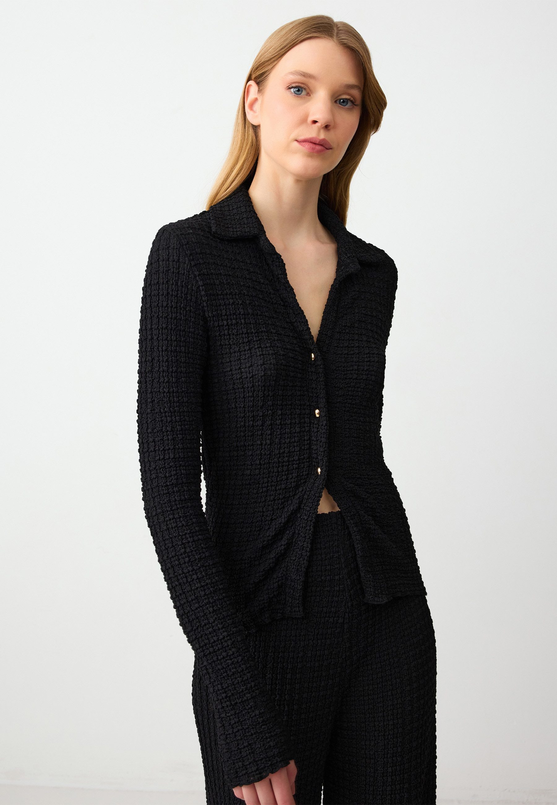 Blusentop Schwarze Strukturierte Bluse Mit Knopfleiste Und Kragen