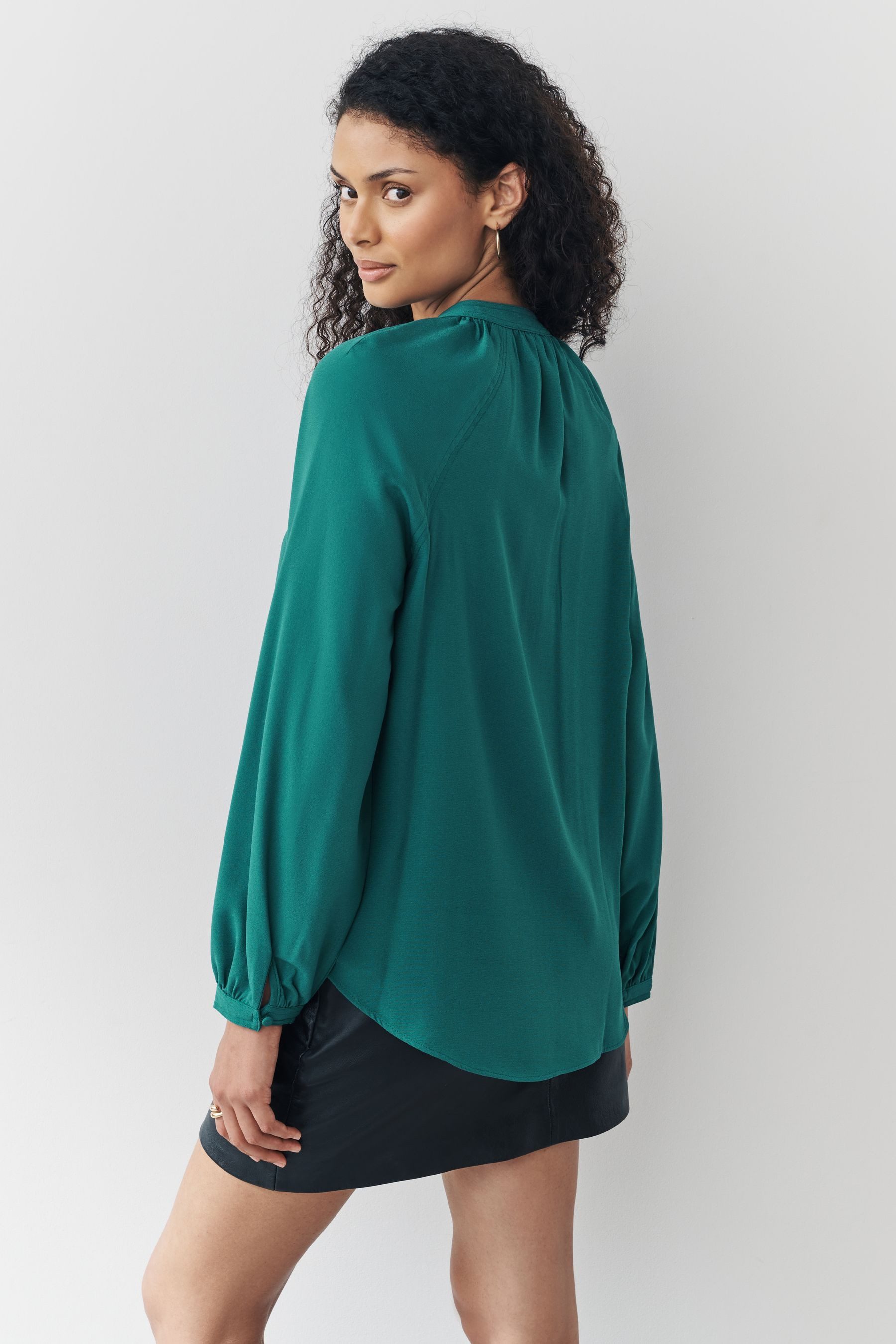 Next Langarmbluse Langärmelige Bluse mit V-Ausschnitt (1-tlg) günstig online kaufen