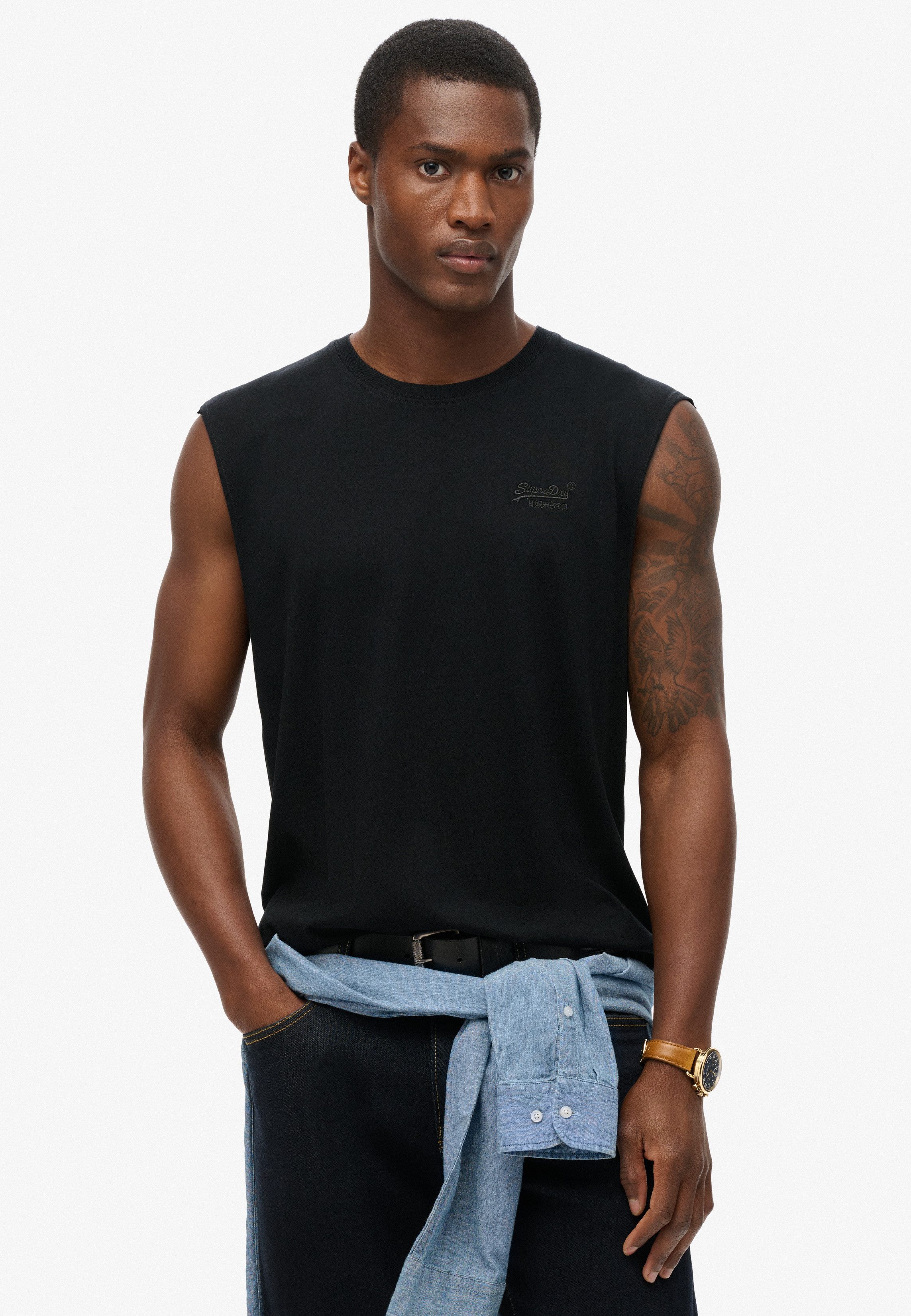 Superdry Tanktop ESSENTIAL LOGO TANK UB mit lockerer Passform, aus Baumwolle und Single Jersey