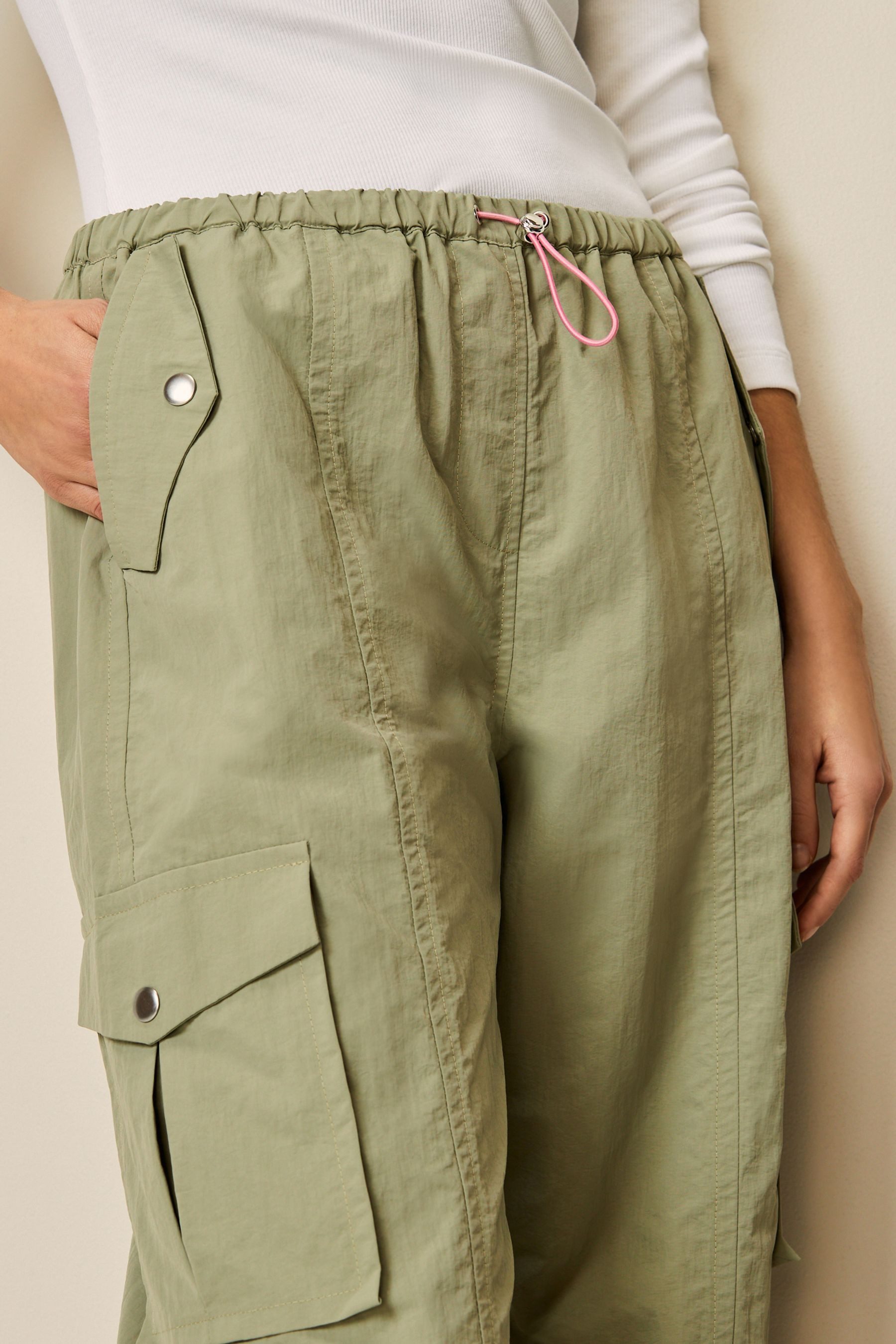 Next Cargohose Fallschirm-Schlupfhose im Cargostil (1-tlg) – Bild 4 von 5