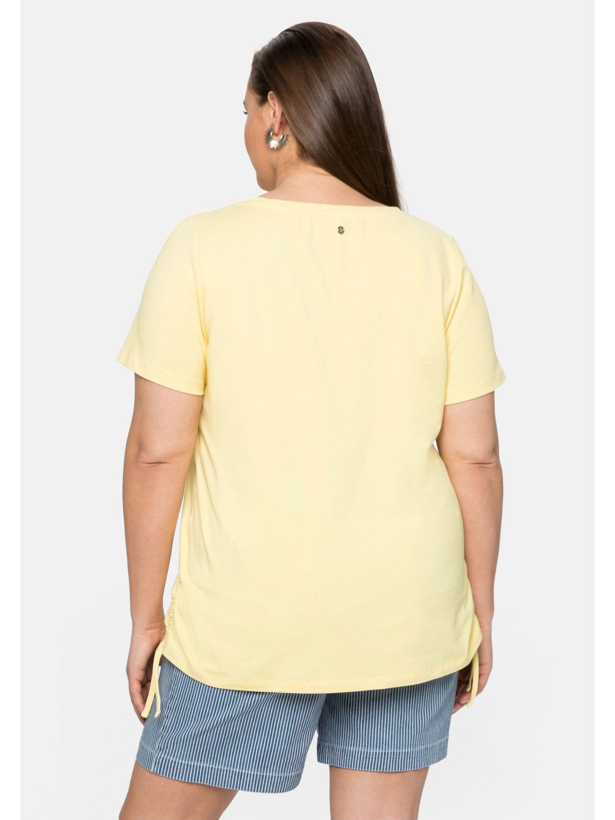 Größen seitlicher und Sheego Große Raffung T-Shirt mit Bindeband