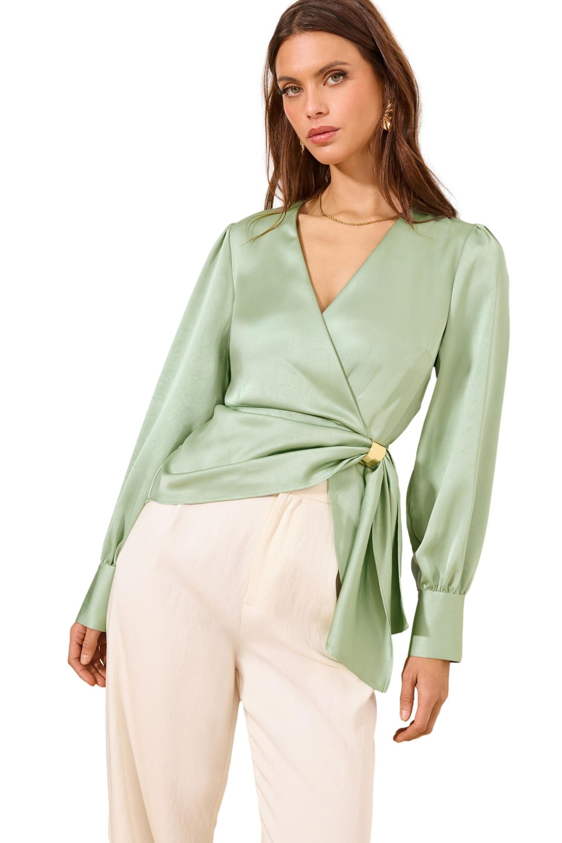 Satinbluse Lipsy Satin-Oberteil mit Metallverzierung, Regular