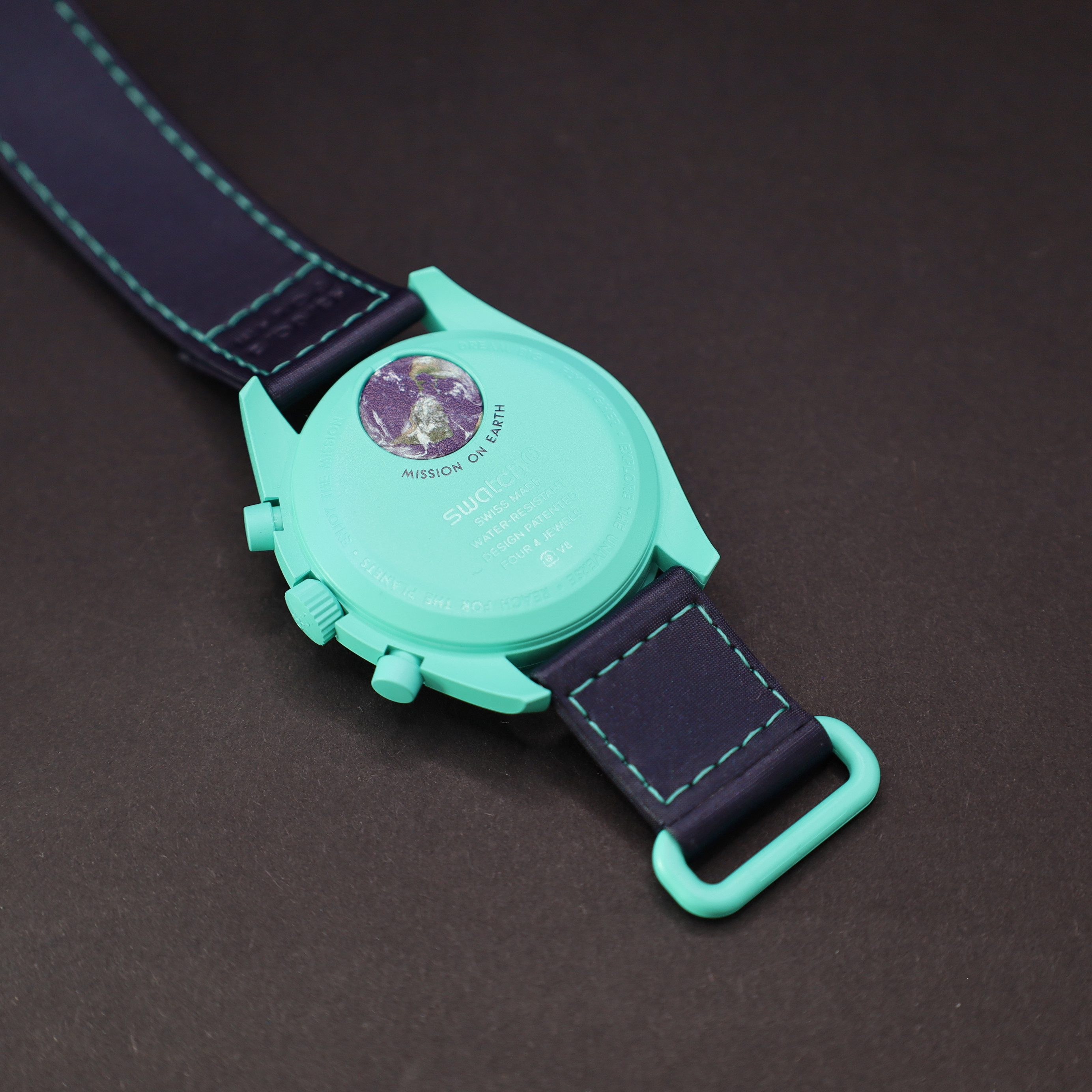 Swatch Chronograph Swatch Omega Bioceramic Moonswatch Mission on Earth - Polar Lights – Bild 4 von 5