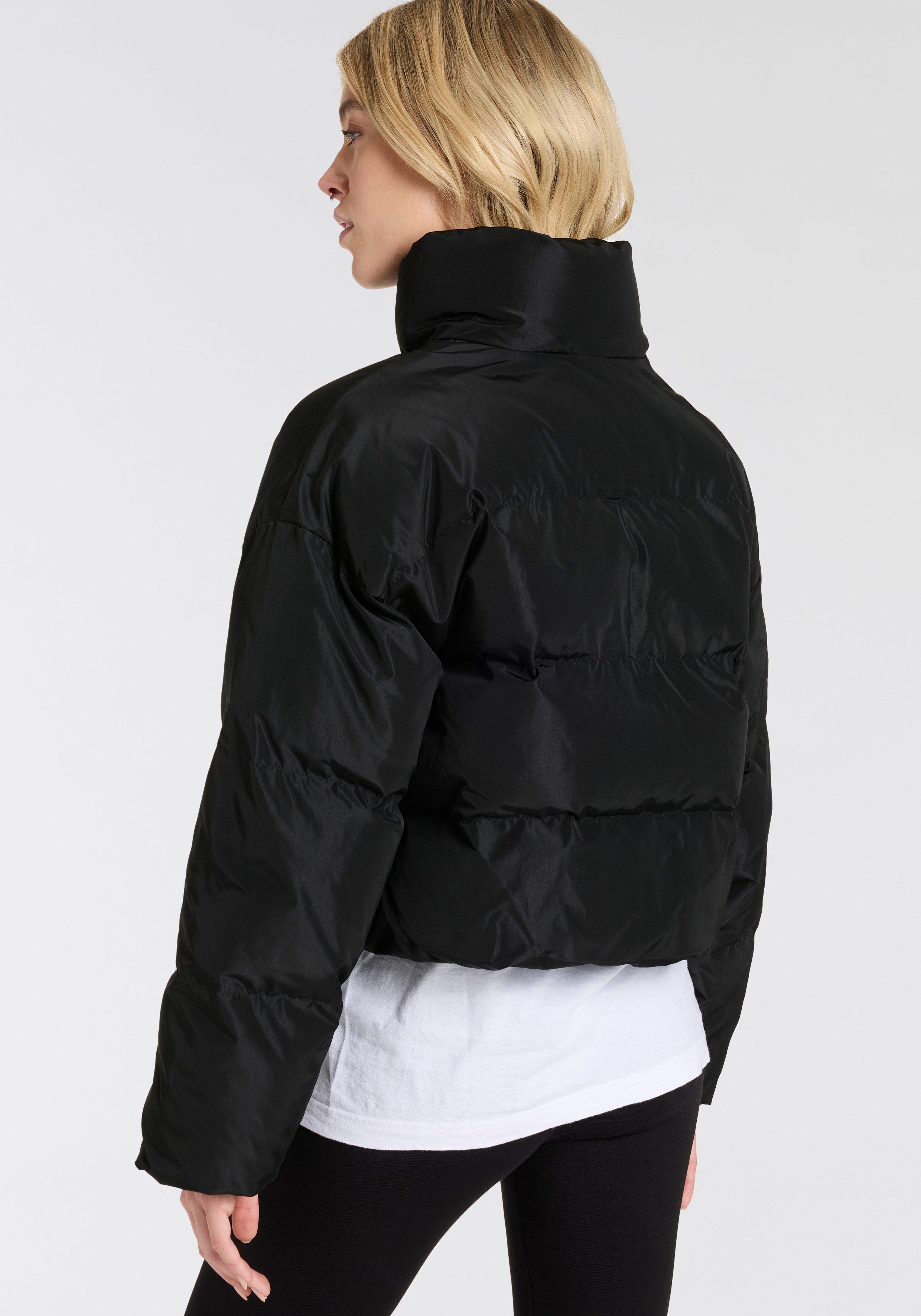 Converse Steppjacke mit Druckknöpfen, hochschließender Kragen, winddicht, wasserabweisend