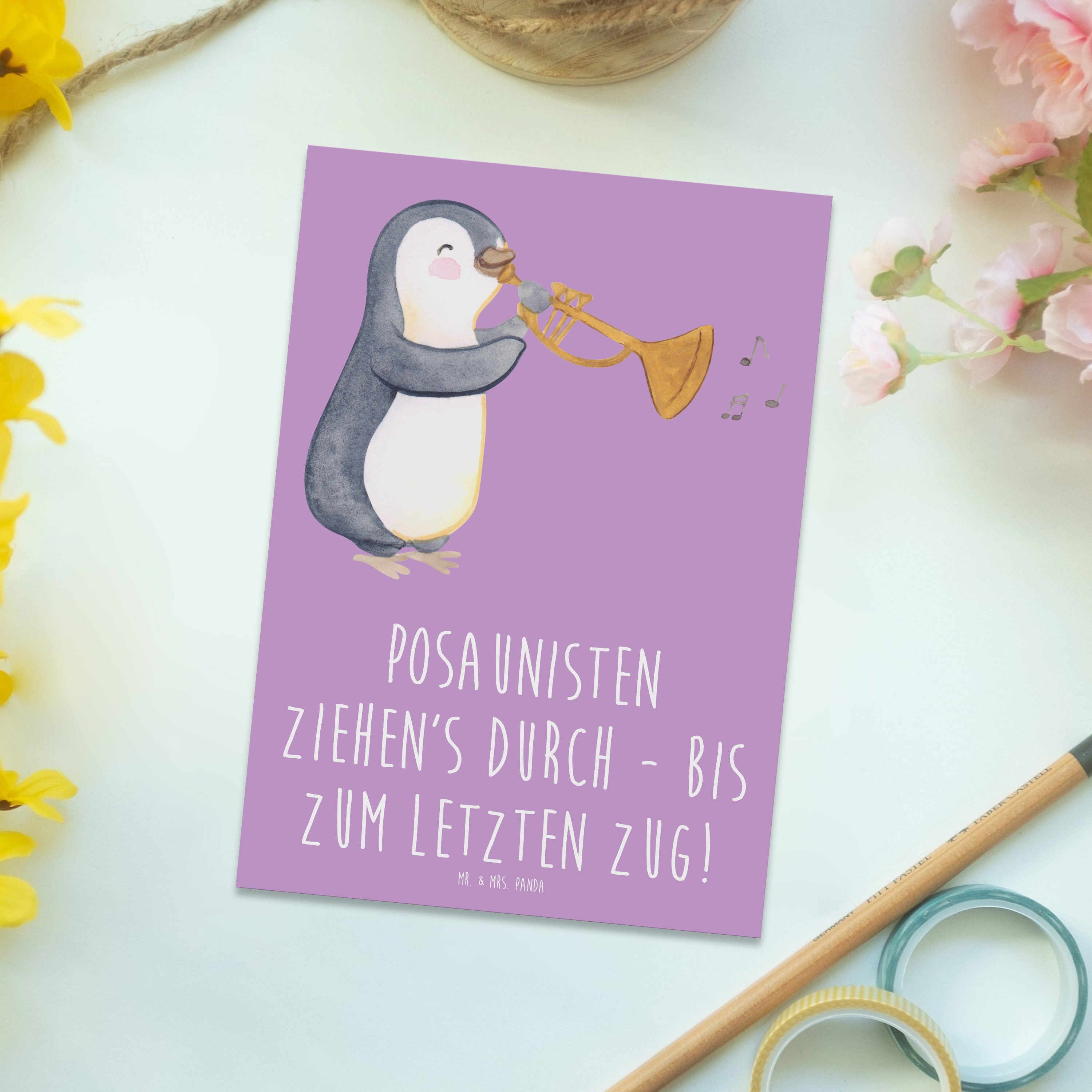 Thumbnail - Mr. & Mrs. Panda Postkarte Trombone Durchzieher - Lavendeltraum - Geschenk, Posaune, Geschenkkar