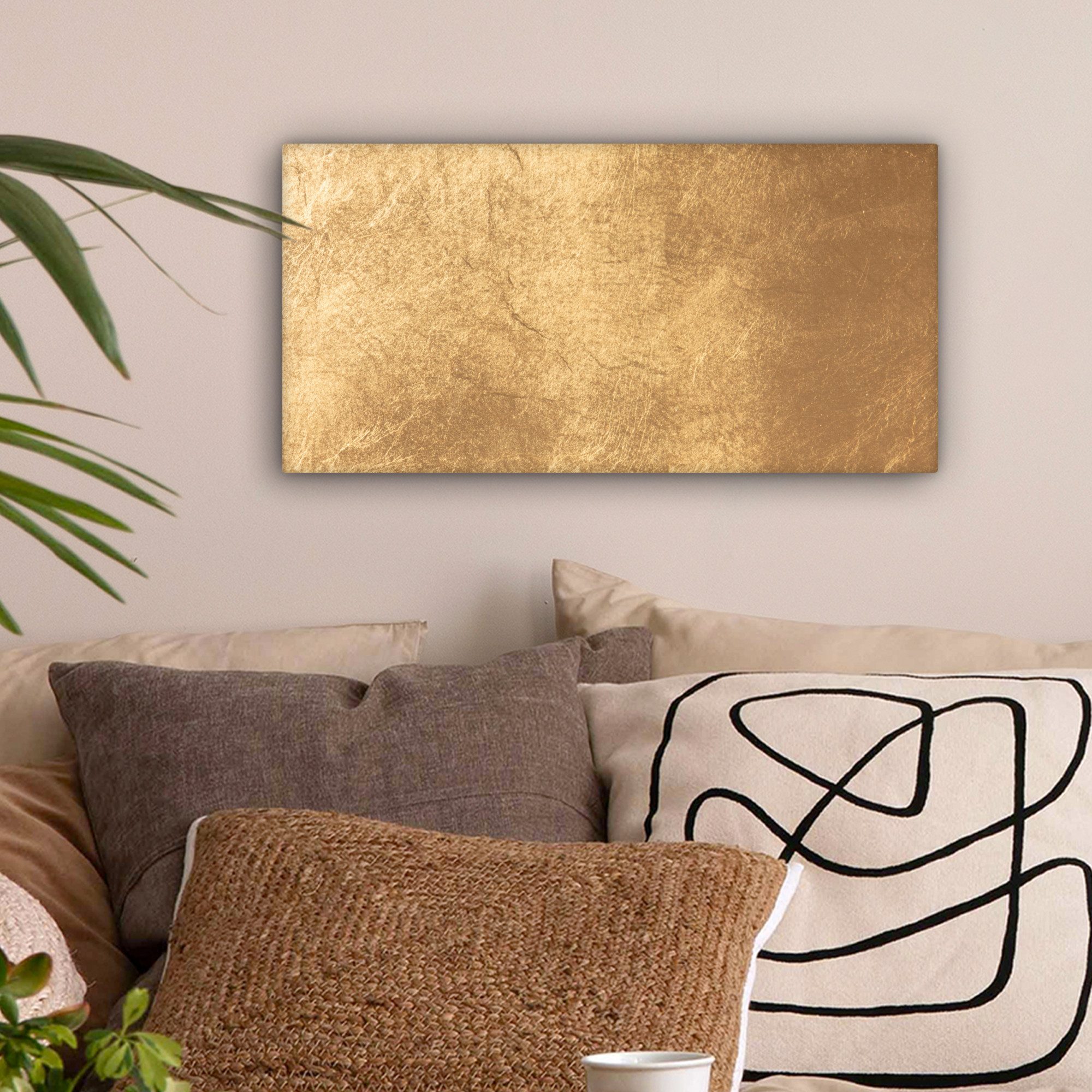 OneMillionCanvasses® Leinwandbild Panorama Licht fällt auf eine goldene Wan günstig online kaufen