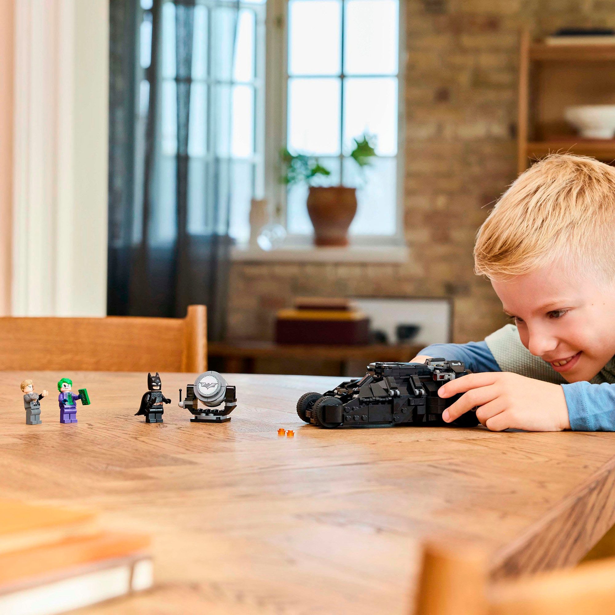 LEGO® Batman™ Tumbler vs. Two-Face™ & The Joker™ (76303), LEGO Super Heroes günstig online kaufen