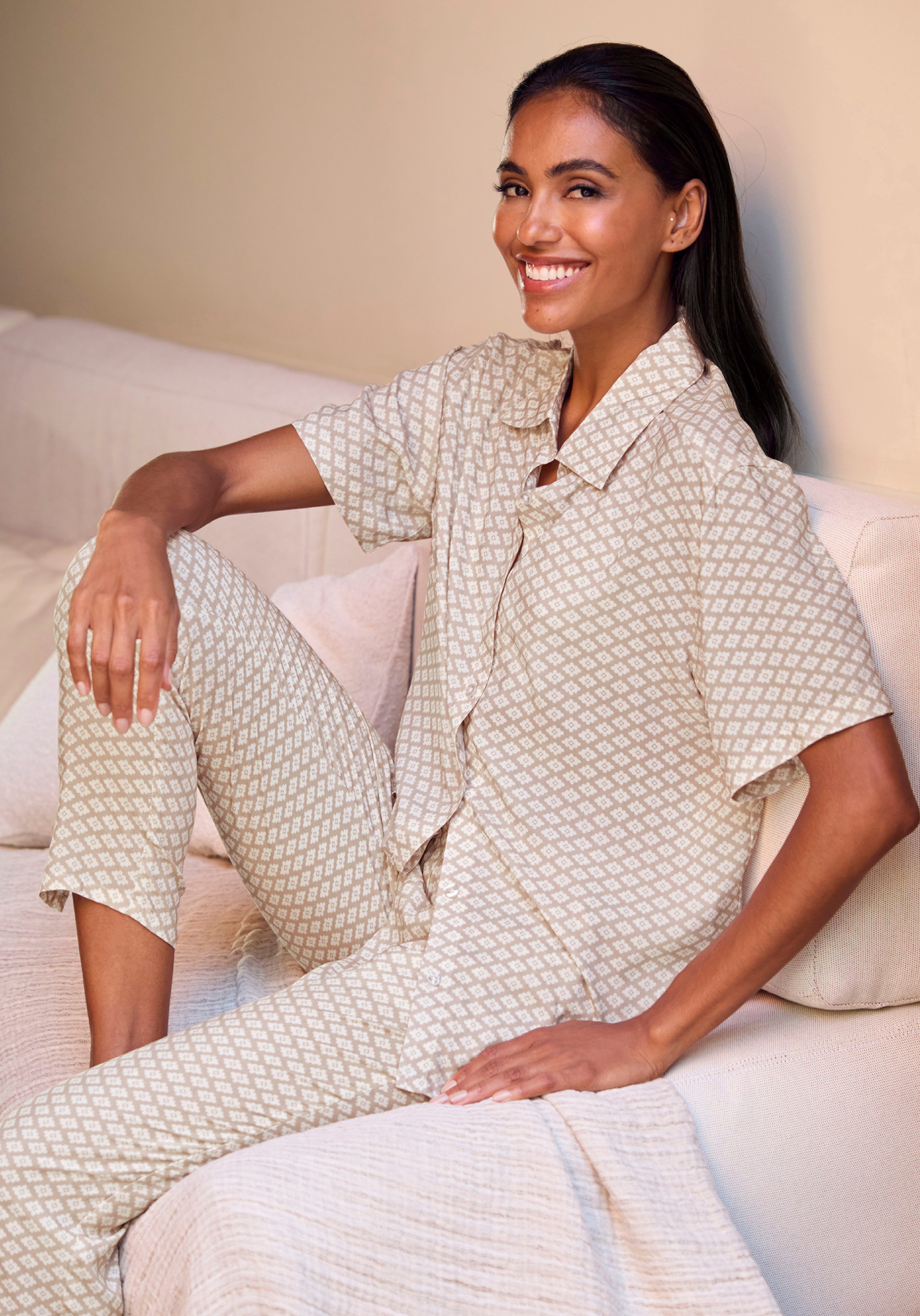 LASCANA Pyjamaoberteil mit edlem Allover-Druck – Bild 5 von 5