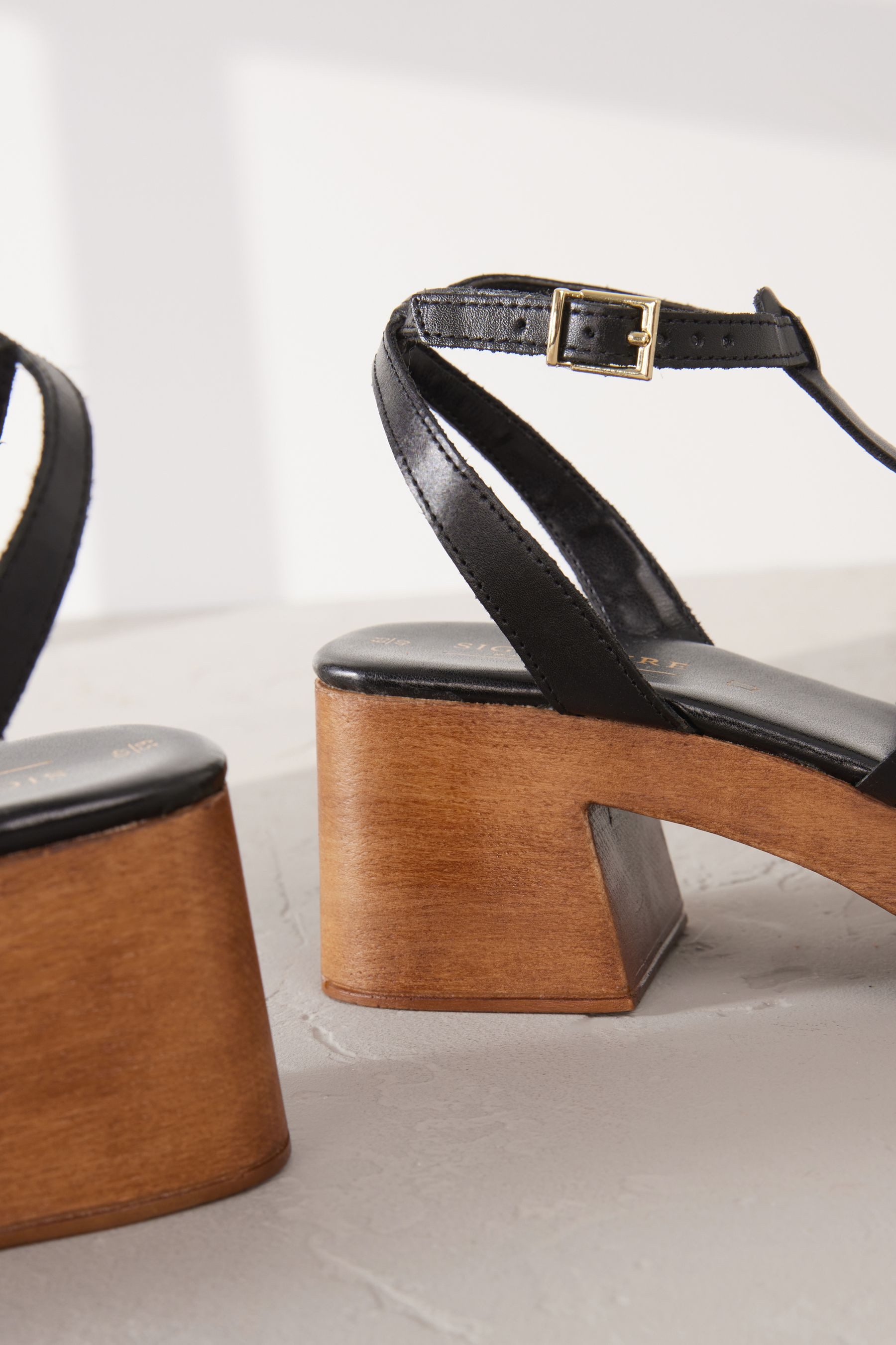 Next Signature Clog-Ledersandalen mit Blockabsatz Clog (1-tlg)