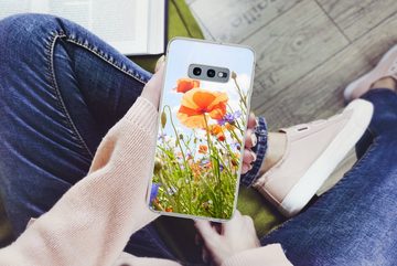 MuchoWow Handyhülle Blumen - Mohn - Frühling - Natur - Rot - Blau, Phone Case, Handyhülle Samsung Galaxy S10e, Silikon, Schutzhülle