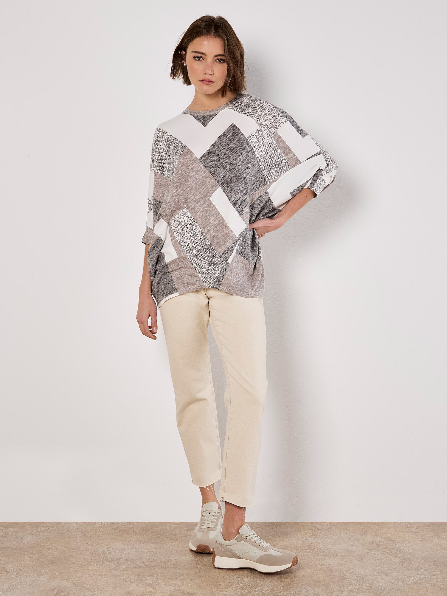 Apricot 3/4-Arm-Shirt Geometrisches Batwing-Jersey-Top mit abgerundetem Saum – Bild 2 von 4
