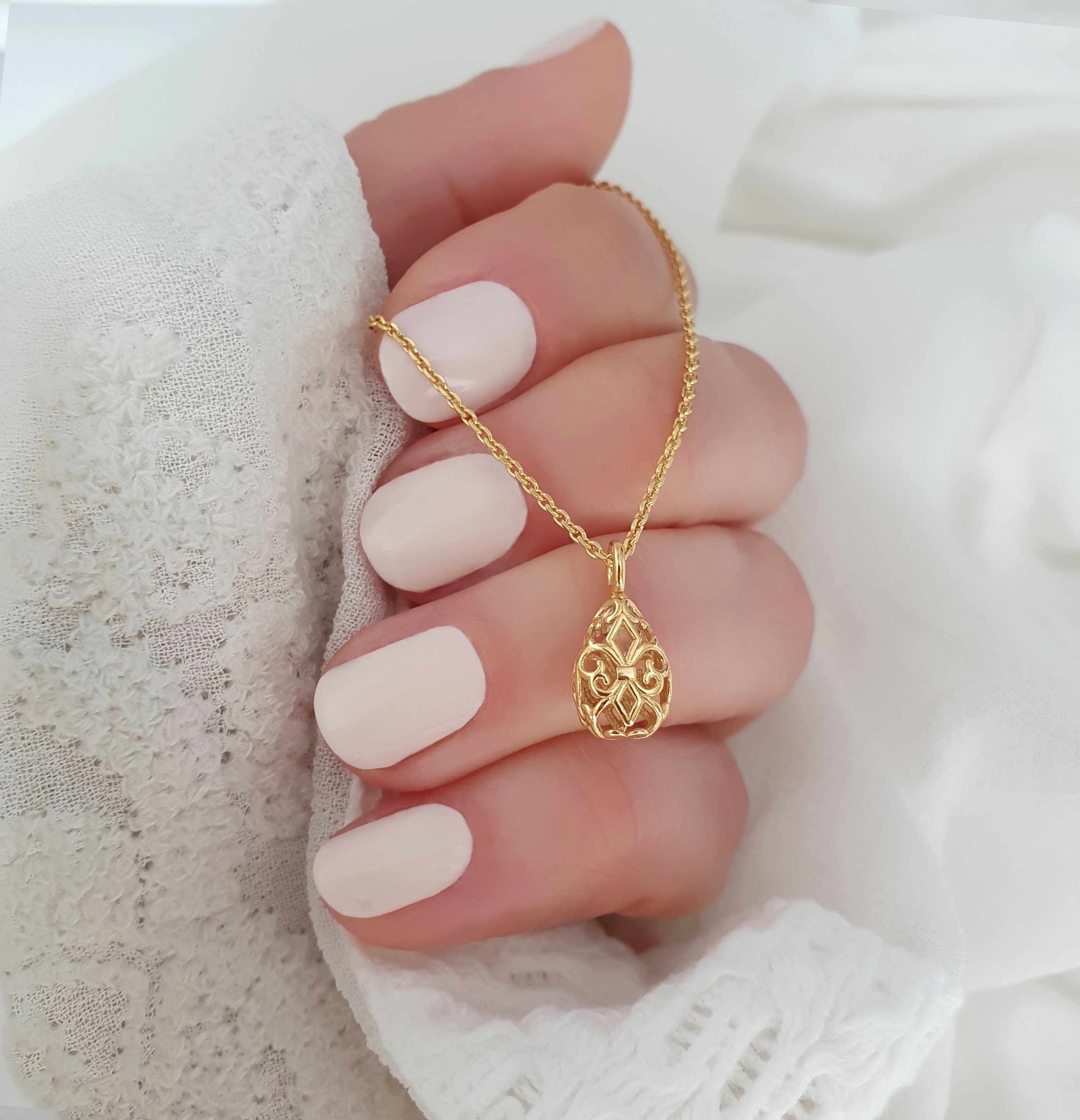 SCHOSCHON Charm-Kette Fleur-de-Lis Tropfen Anhängerkette 925 Silber minimalistisch, Zartes Schmuckstück