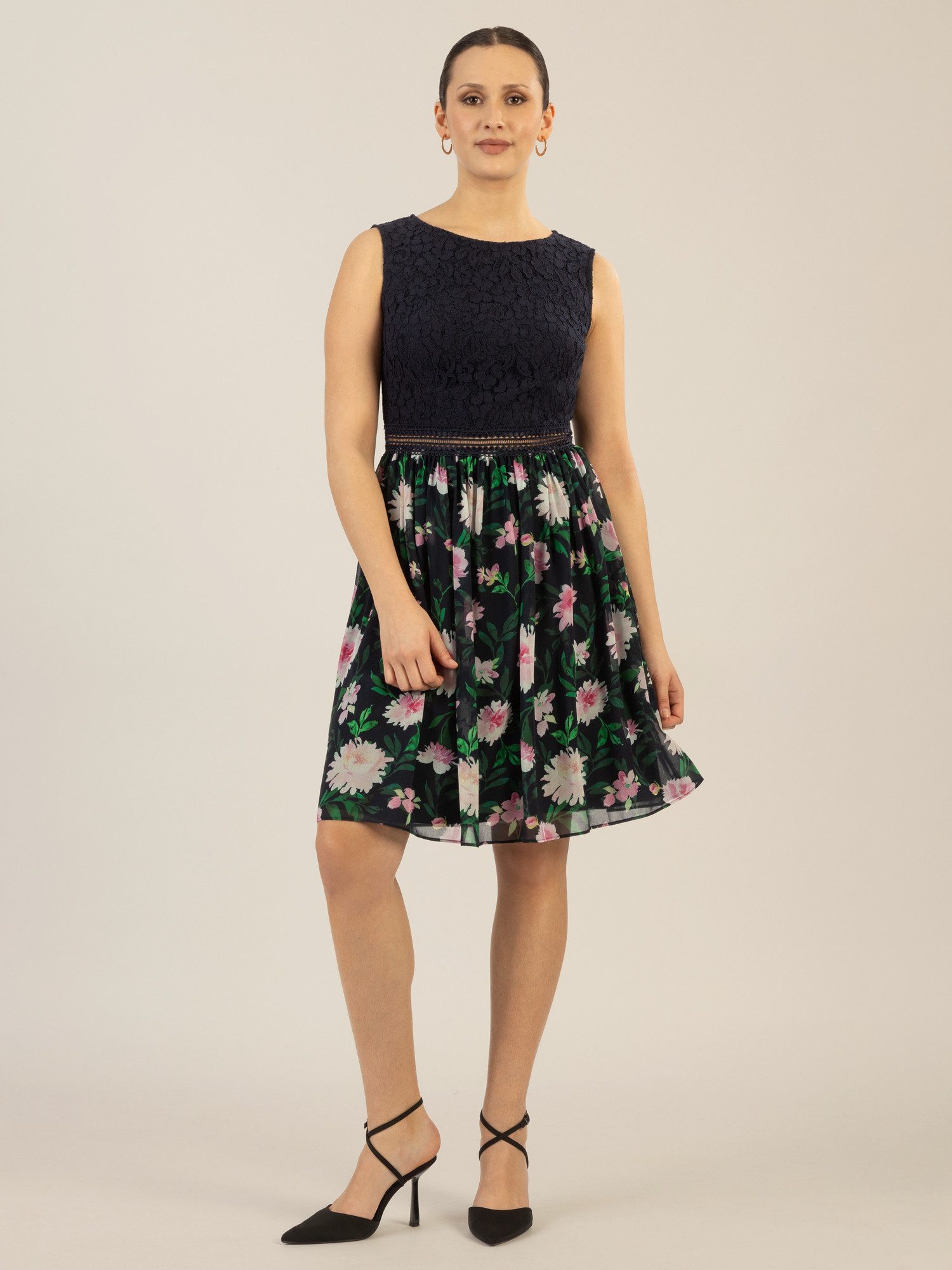 Apart Cocktailkleid im Materialmix aus Spitze günstig online kaufen