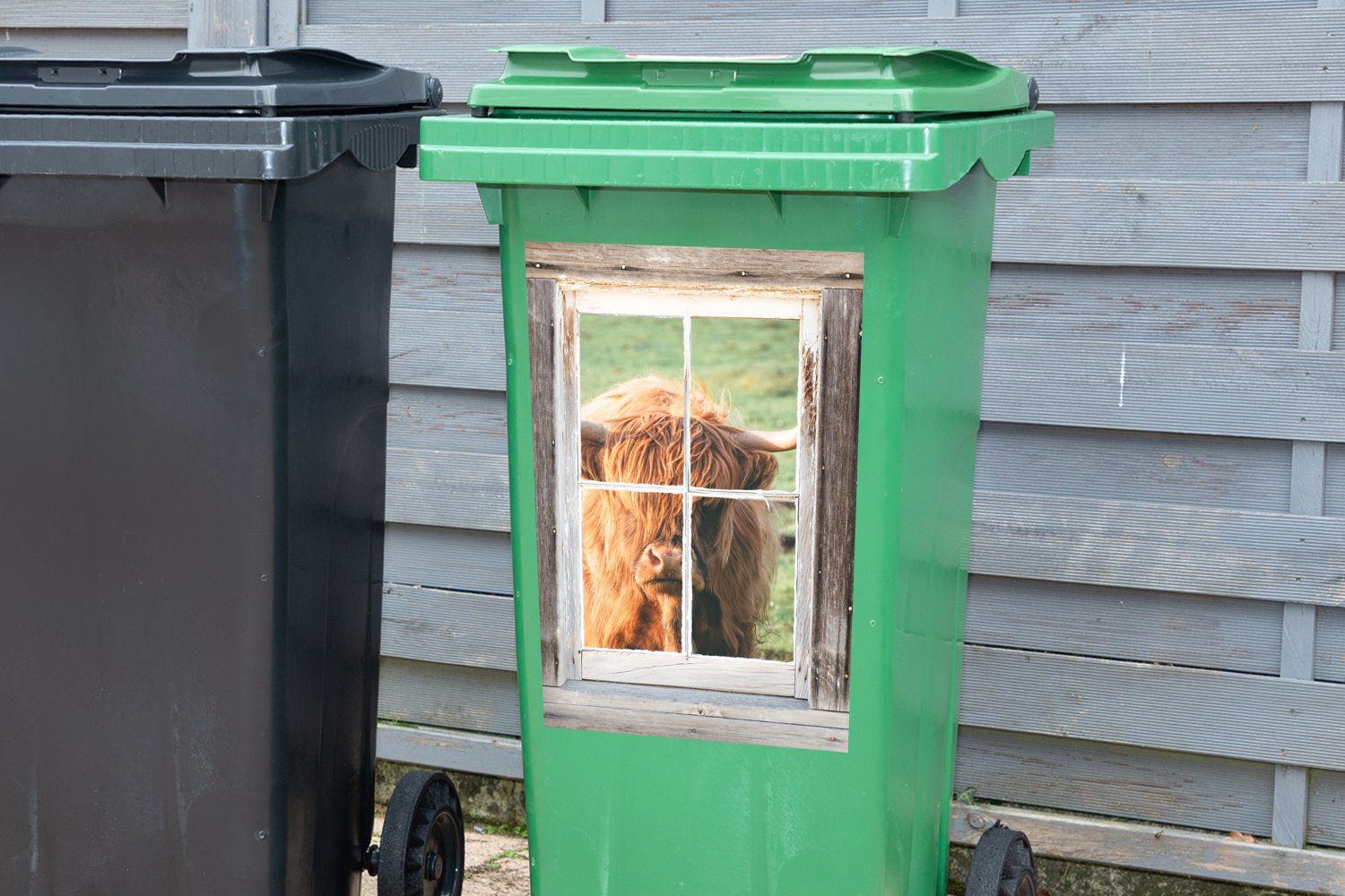 Mülltonne, - Holz St), Container, - Wandsticker Highlander - MuchoWow Ansicht Mülleimer-aufkleber, Abfalbehälter Fenster Schottischer (1 Sticker,