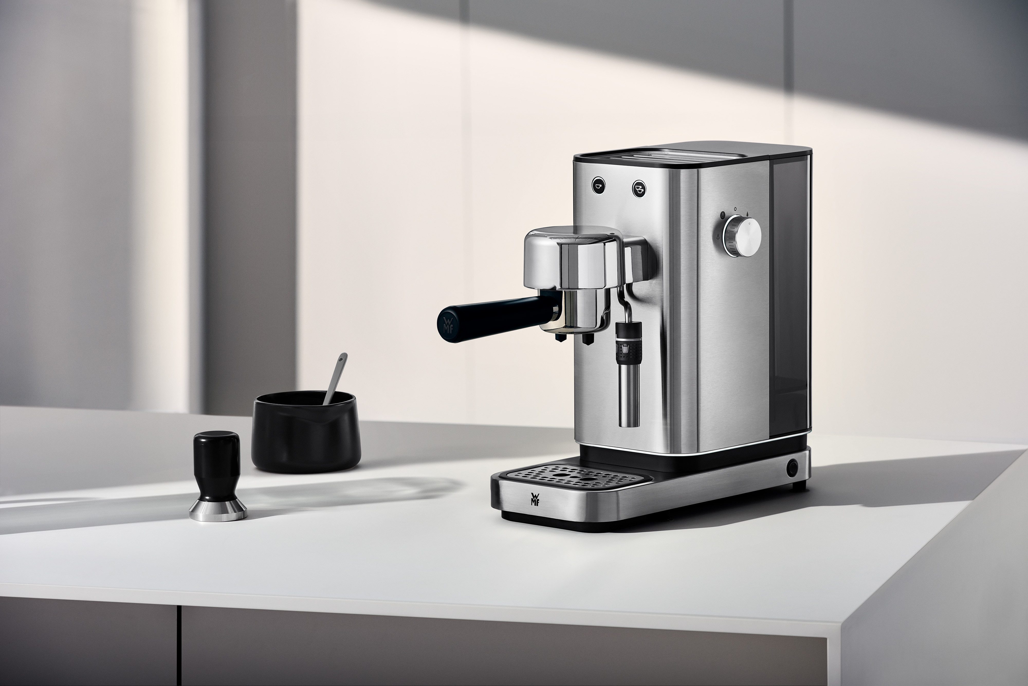 WMF Espressomaschine Lumero, kompakt, dezente LED-Beleuchtung, 15 bar, 1350 Watt, Milchschaumdüse