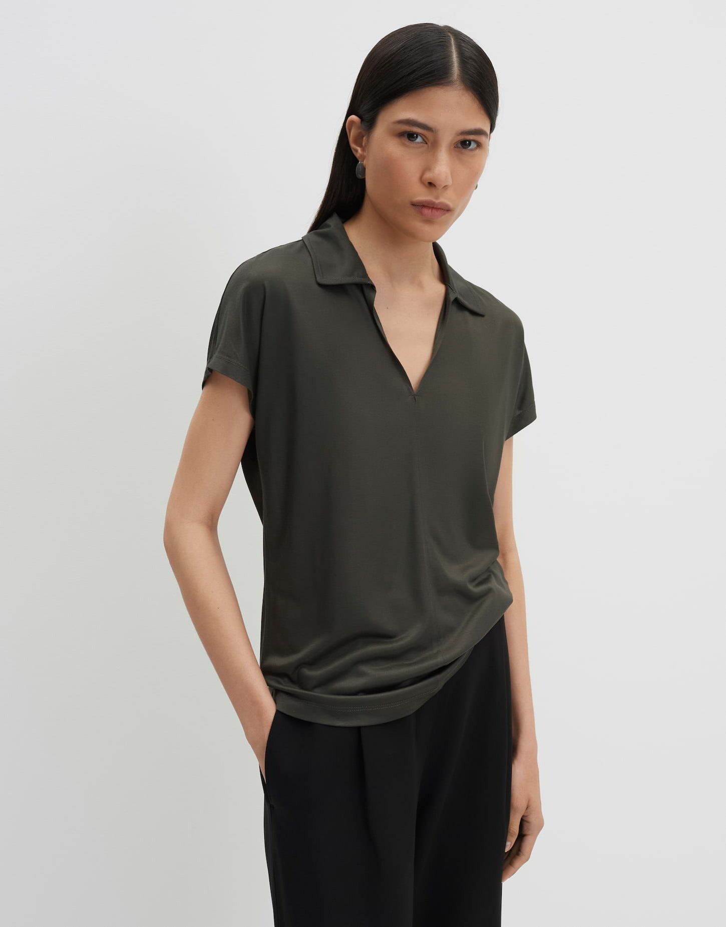 Poloshirt Kendri aus Viskose mit fließendem Fall