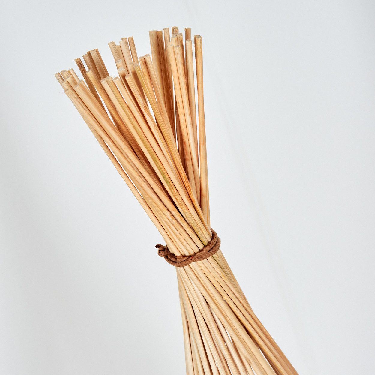 hofstein Stehlampe moderne Stehleuchte aus Metall/Bambus in Schwarz/Naturfarben, ohne Leuchtmittel, Boho-Style, Fußschalter am Kabel, Ø 34 cm, 3 x E27, ohne Leu – Bild 3 von 5