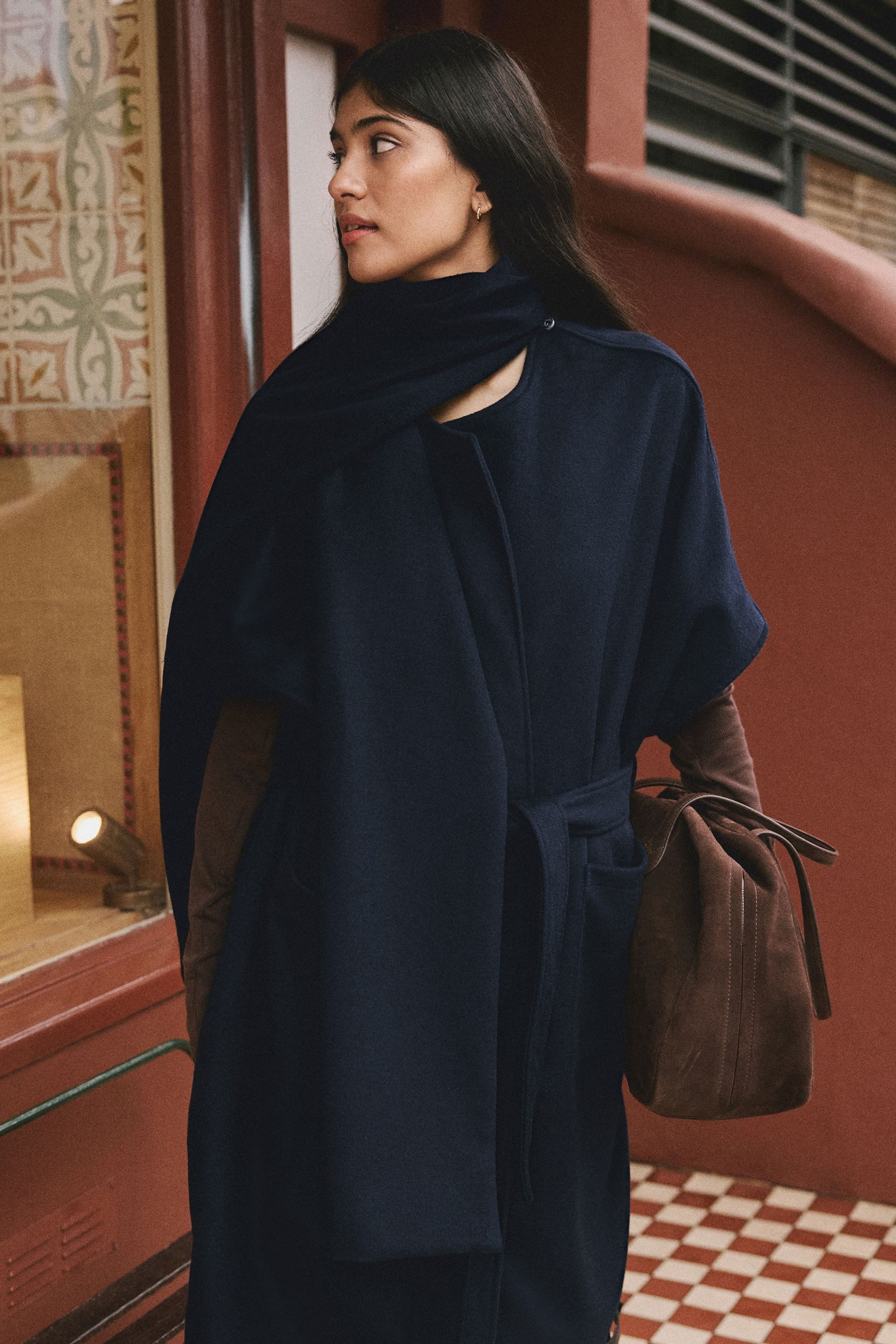 Next Poncho Langes Stola-Cape mit Taillengürtel und Wollanteil (1-St)