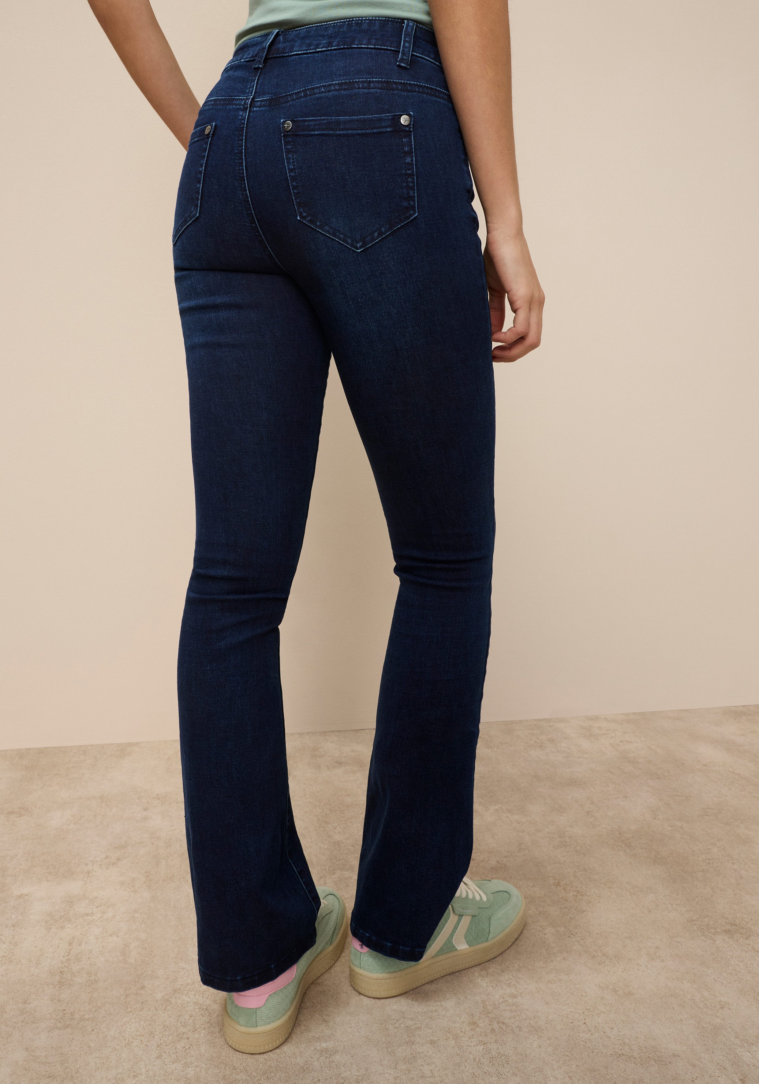 Tamaris Bootcut-Jeans mit lockerem Schnitt, aus fließender Viskose-Qualität normale Leibhöhe, Bootcut, mit ausgestelltem Bein