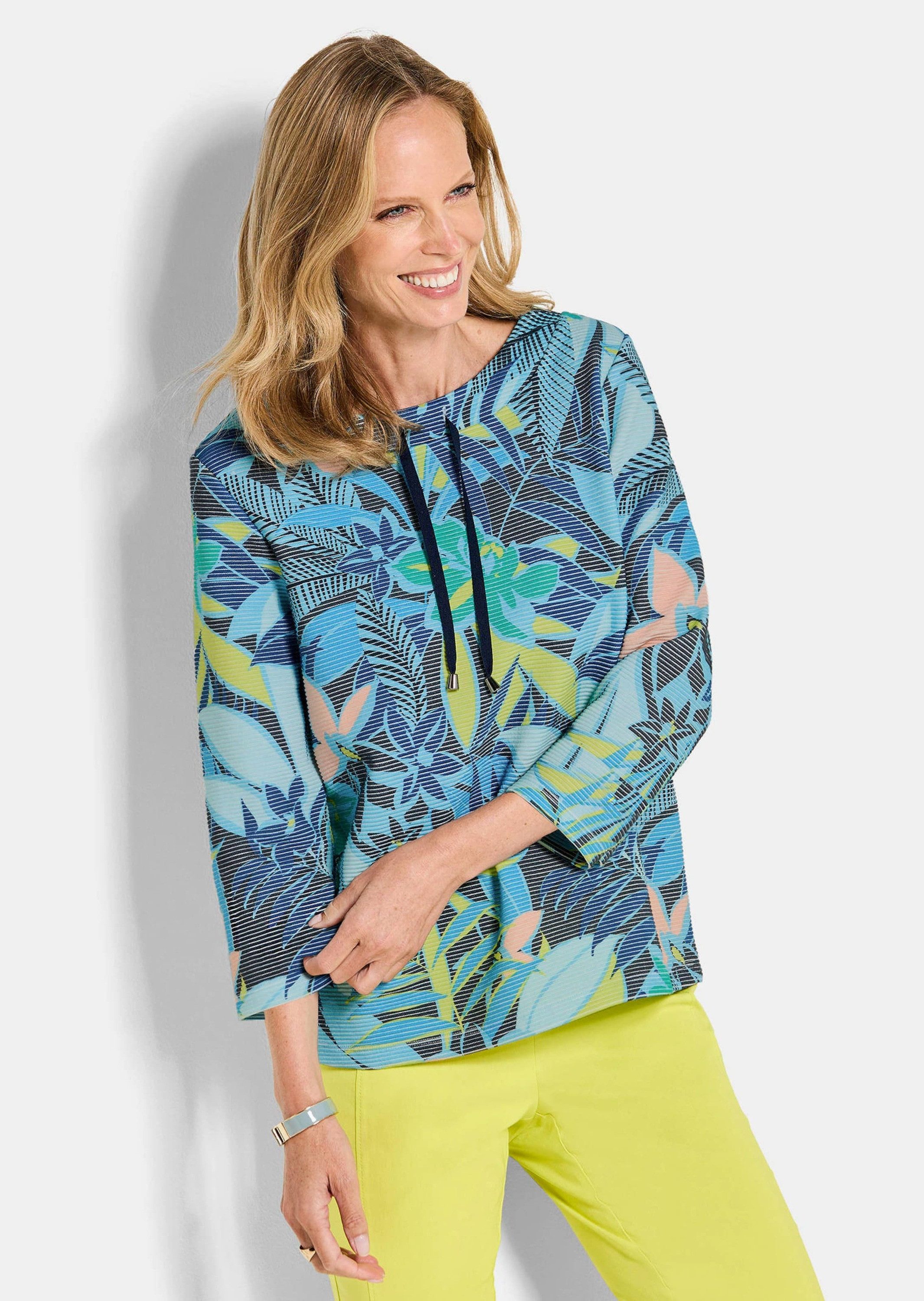 GOLDNER Sweatshirt Kurzgröße: Druckpullover mit Dschungel-Design Druckshirt mit U-Boot-Ausschnitt, Querrippstruktur und 3/4-Ärmeln