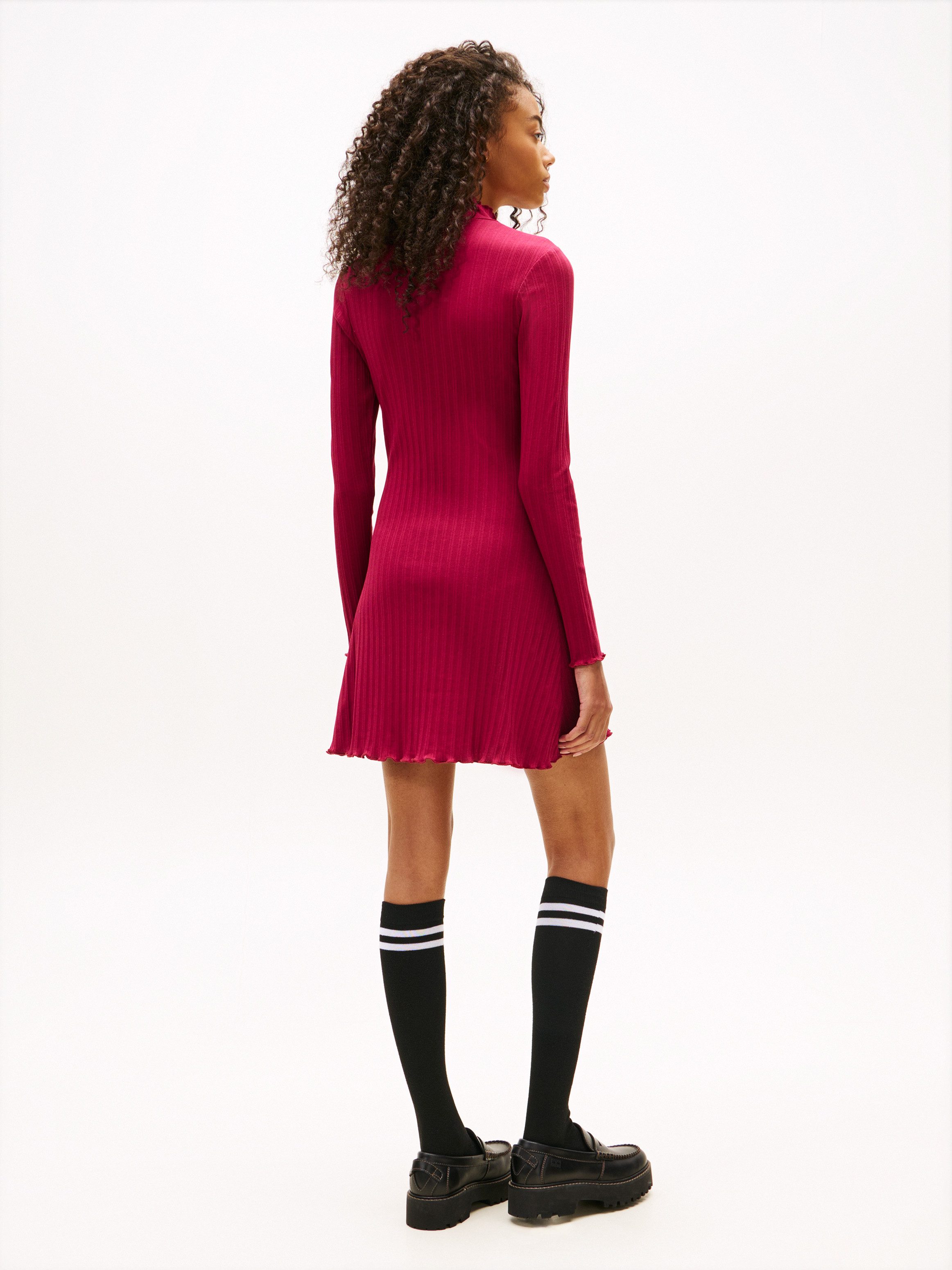 Tommy Jeans A-Linien-Kleid TJW F&F RIB LETTUCE EDGE DRESS in gerippter Struktur