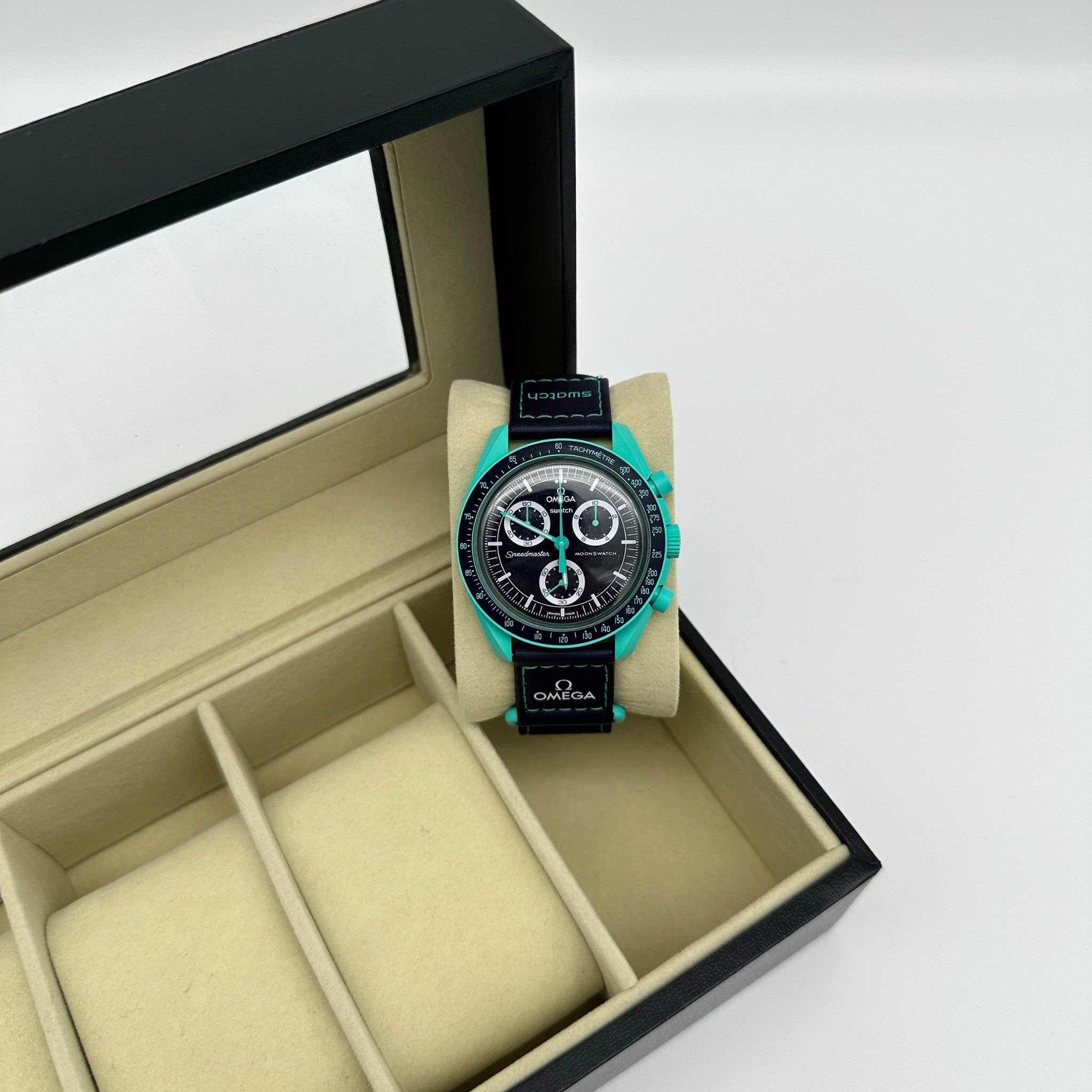 Chronograph Swatch Omega Moonswatch Mission on Earth Polar Lights SO33L103 Moonswatch Mission on Earth Polar Lights