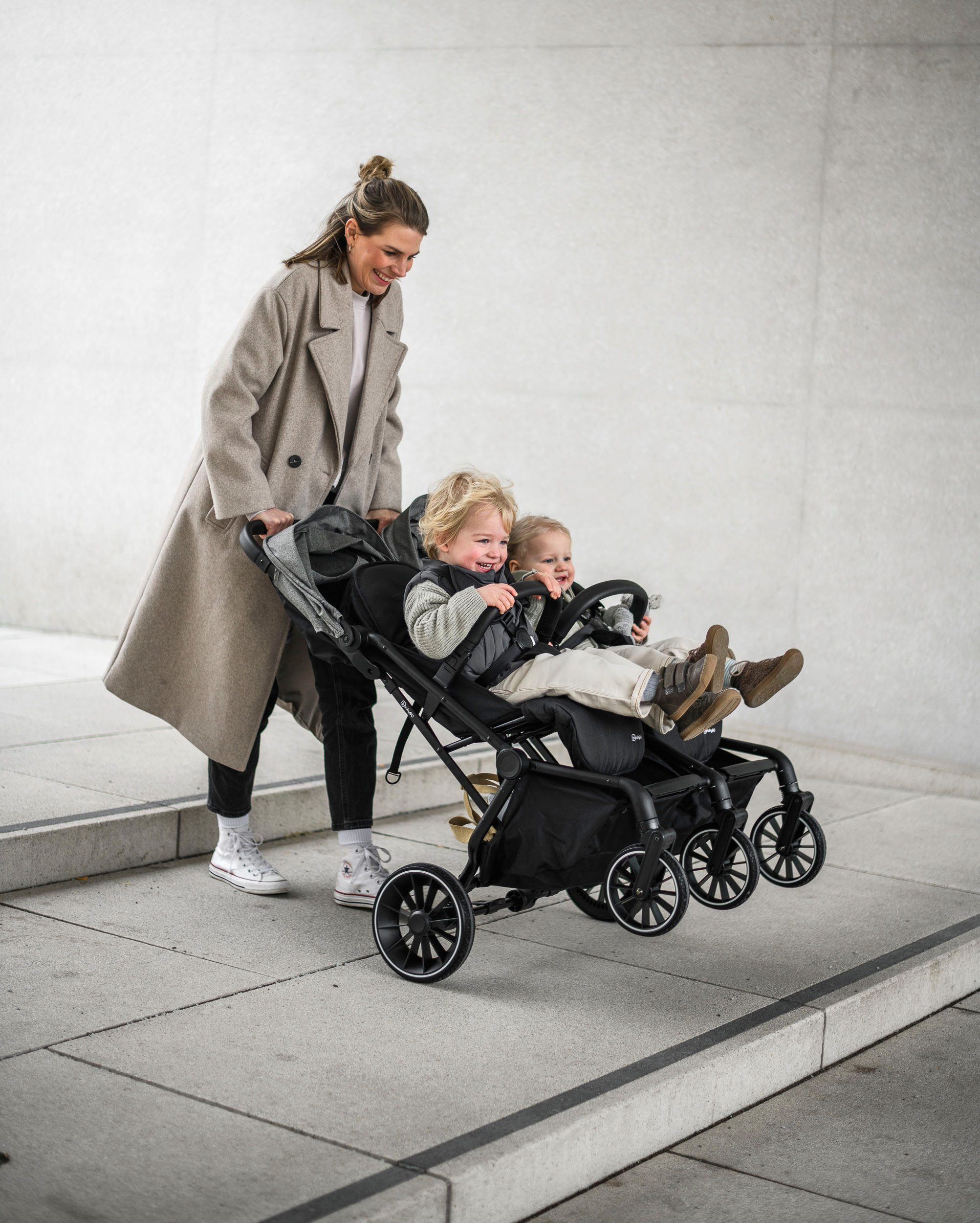 BabyGo Zwillingsbuggy Zwillingskinderwagen GOTwice, mit drei schwenkbaren Vorderrädern – Bild 4 von 5
