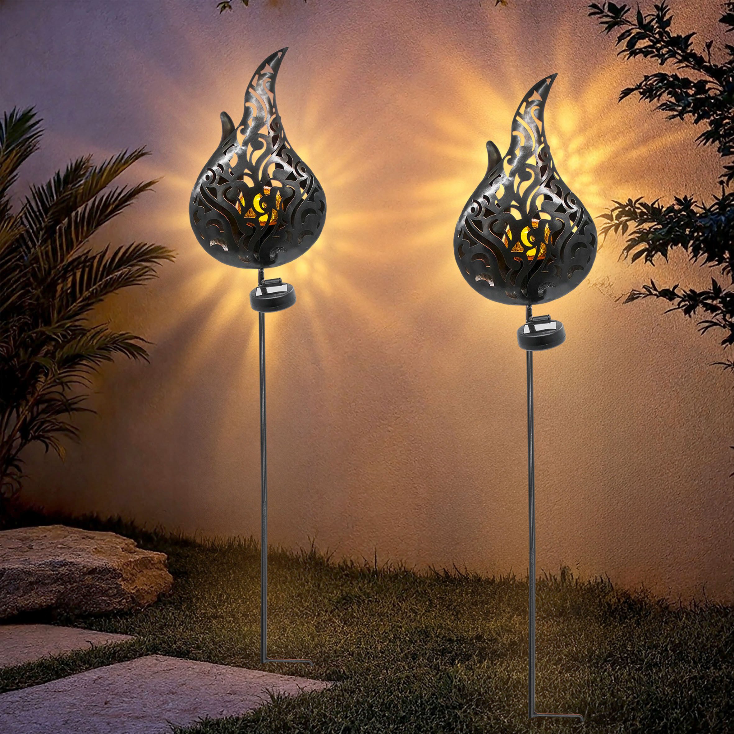 Spetebo LED Solarleuchte Gartenstecker Flamme mit LED Glaskugel - 2er Set, Solar betrieben, LED fest integriert, gelb, mit Flammenlicht