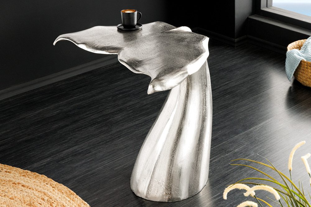riess-ambiente Beistelltisch WILDLIFE 60cm silber - Metall, handgefertigt, Walflosse, Meer, Deko (Einzelartikel, 1-St), Couchtisch in maritimen Design - ideal für Wohn- & Schlafzimmer