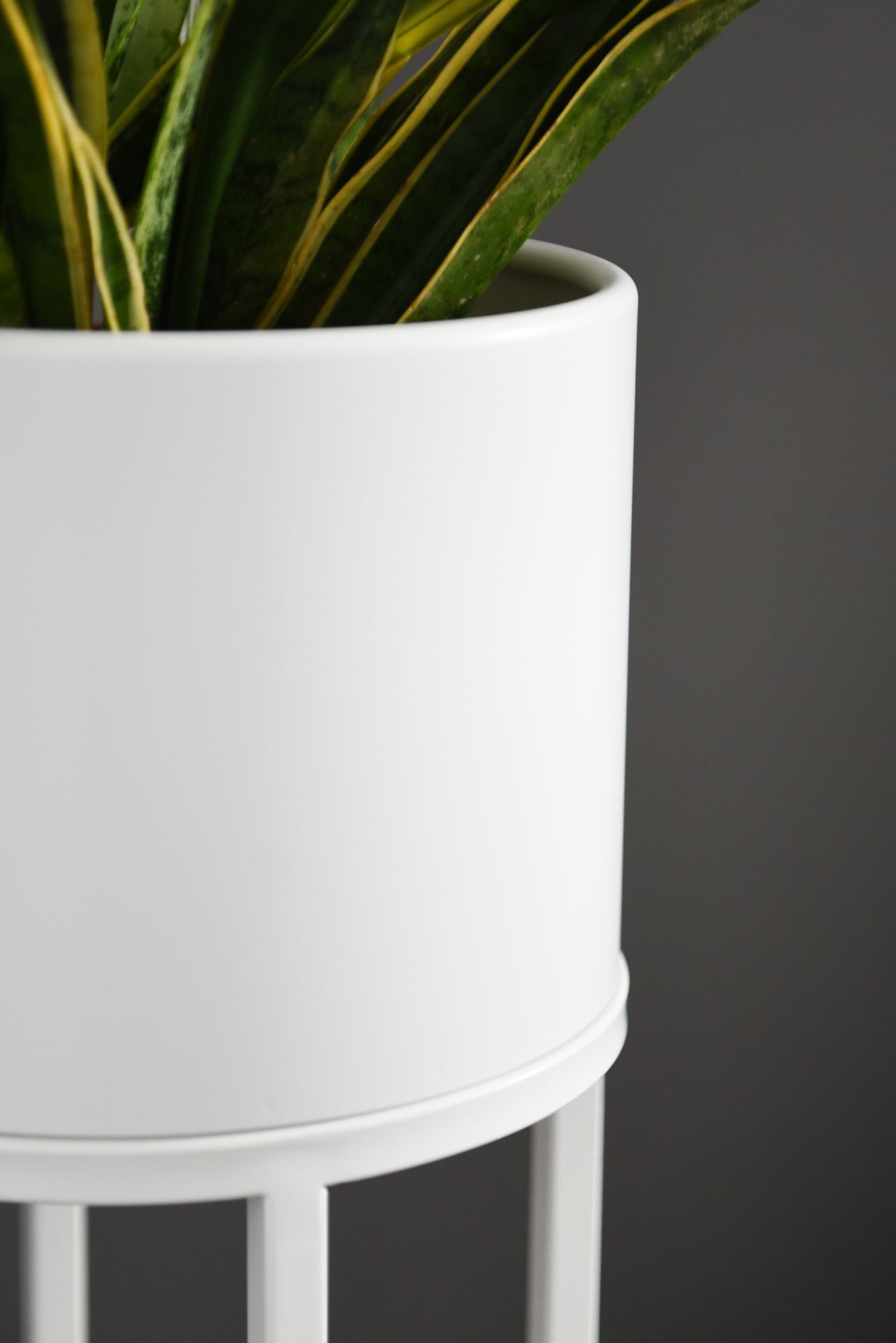 VIVANNO Blumentopf pulverbeschichtetes Stahlblech ELEVATE CROSS Rund - Weiß Matt (1 St), 25x79 cm