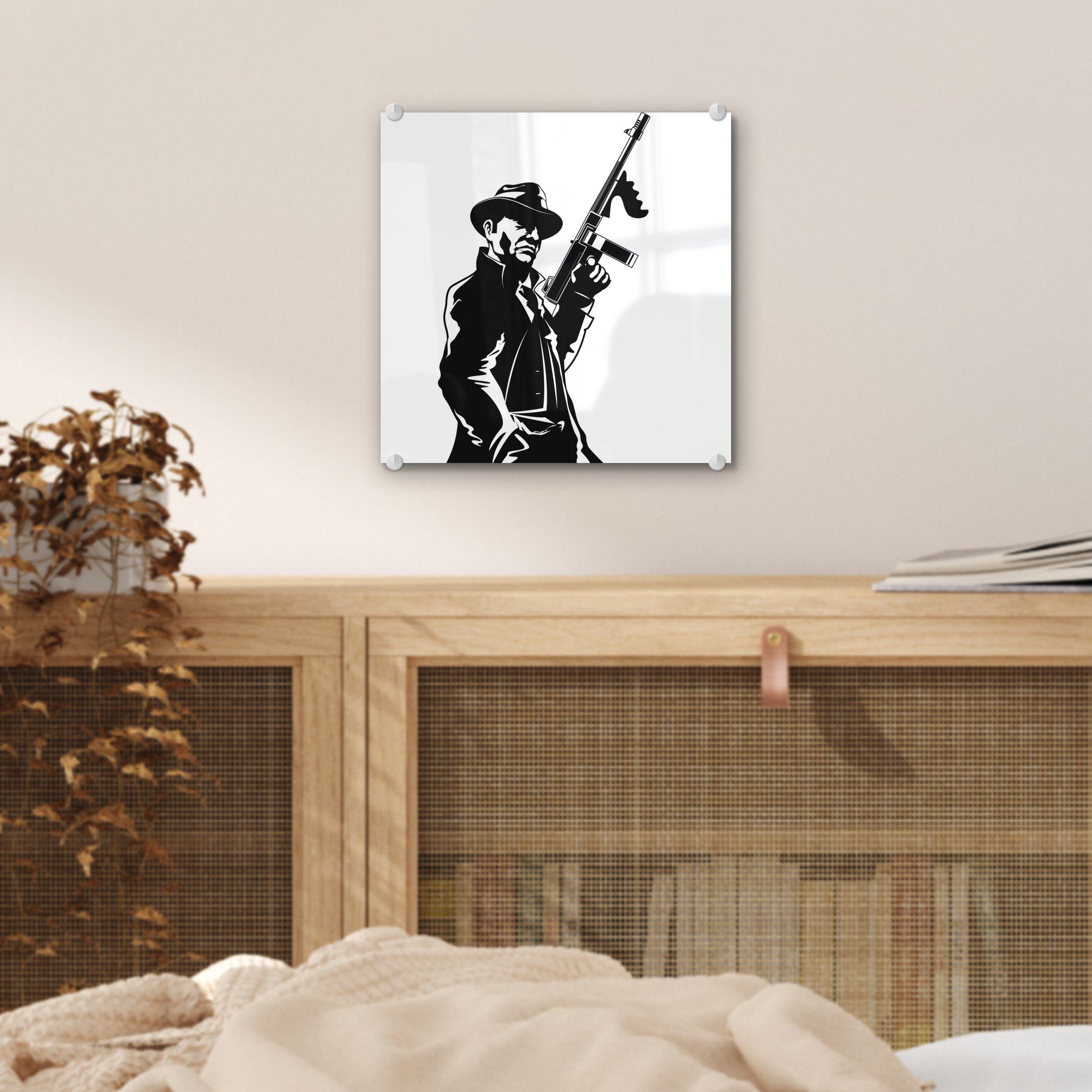 MuchoWow Acrylglasbild Illustration eines Mafia-Mitglieds in (1 auf mit - Wanddekoration einer Wandbild schwarz-weiß, Foto Bilder Glasbilder Glas - Glas Waffe - St), auf