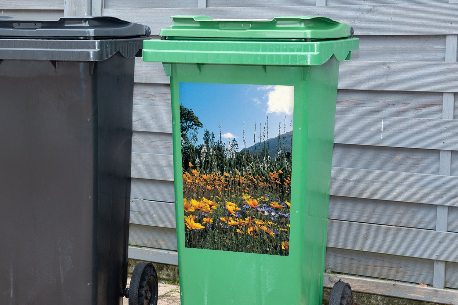 Sticker, Mülltonne, Natur - Container, - Abfalbehälter (1 MuchoWow Farbe St), Wandsticker Mülleimer-aufkleber, Blumen