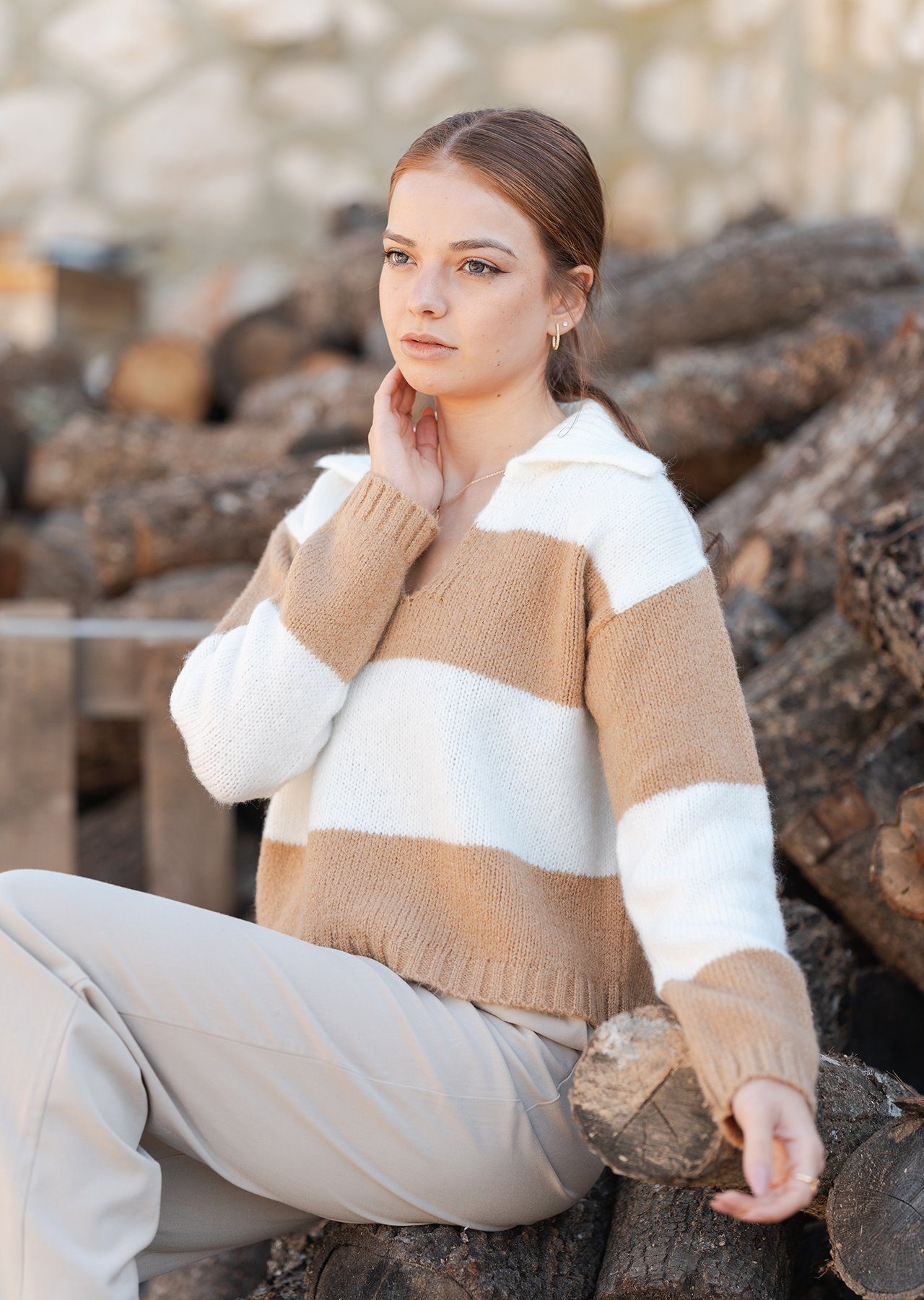 Authentic Klein Strickpullover zweifarbigen Strickpullover mit V-Ausschnitt und Kragen