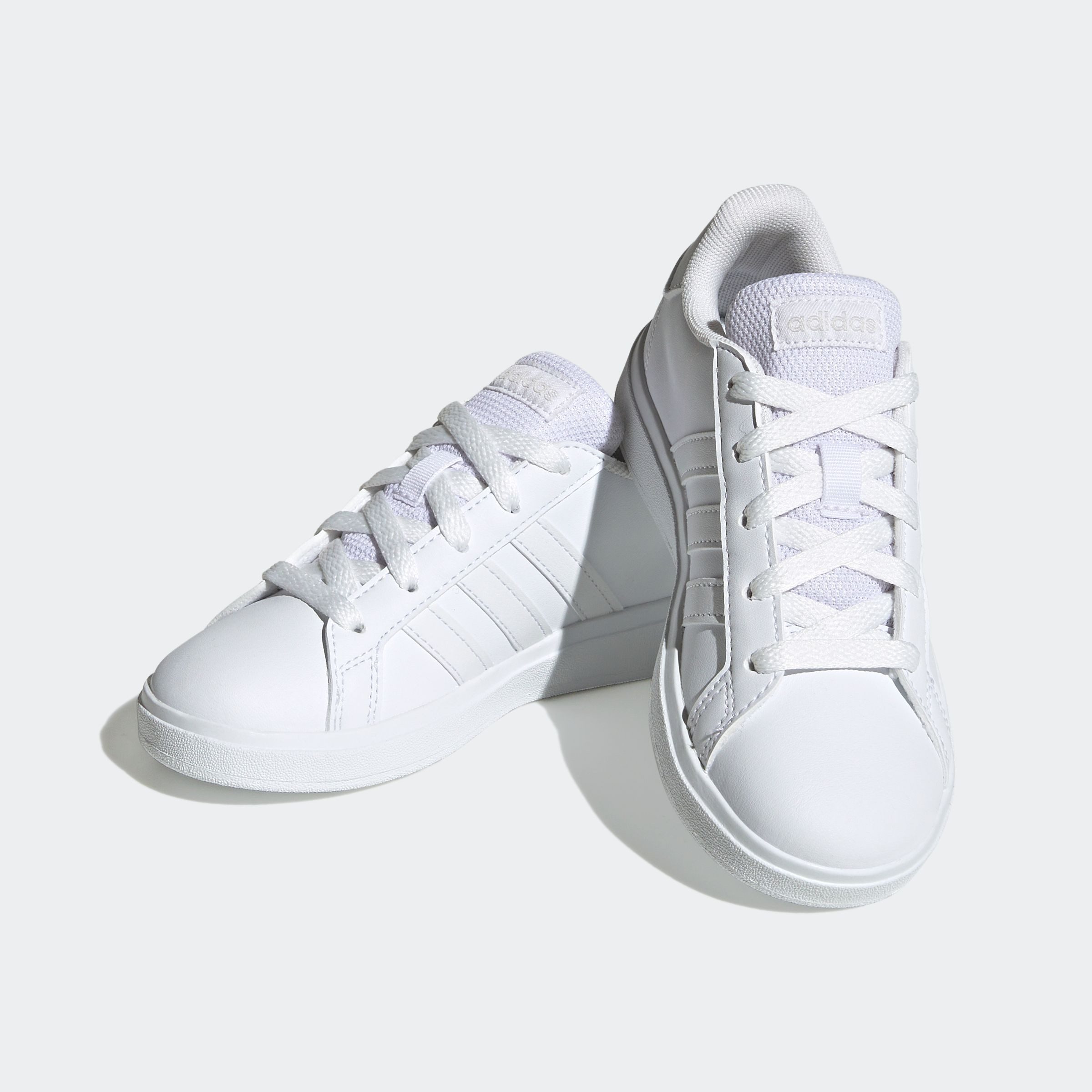 adidas Sportswear GRAND COURT LIFESTYLE TENNIS LACE-UP Кроссовки Design auf den Spuren des adidas Superstar