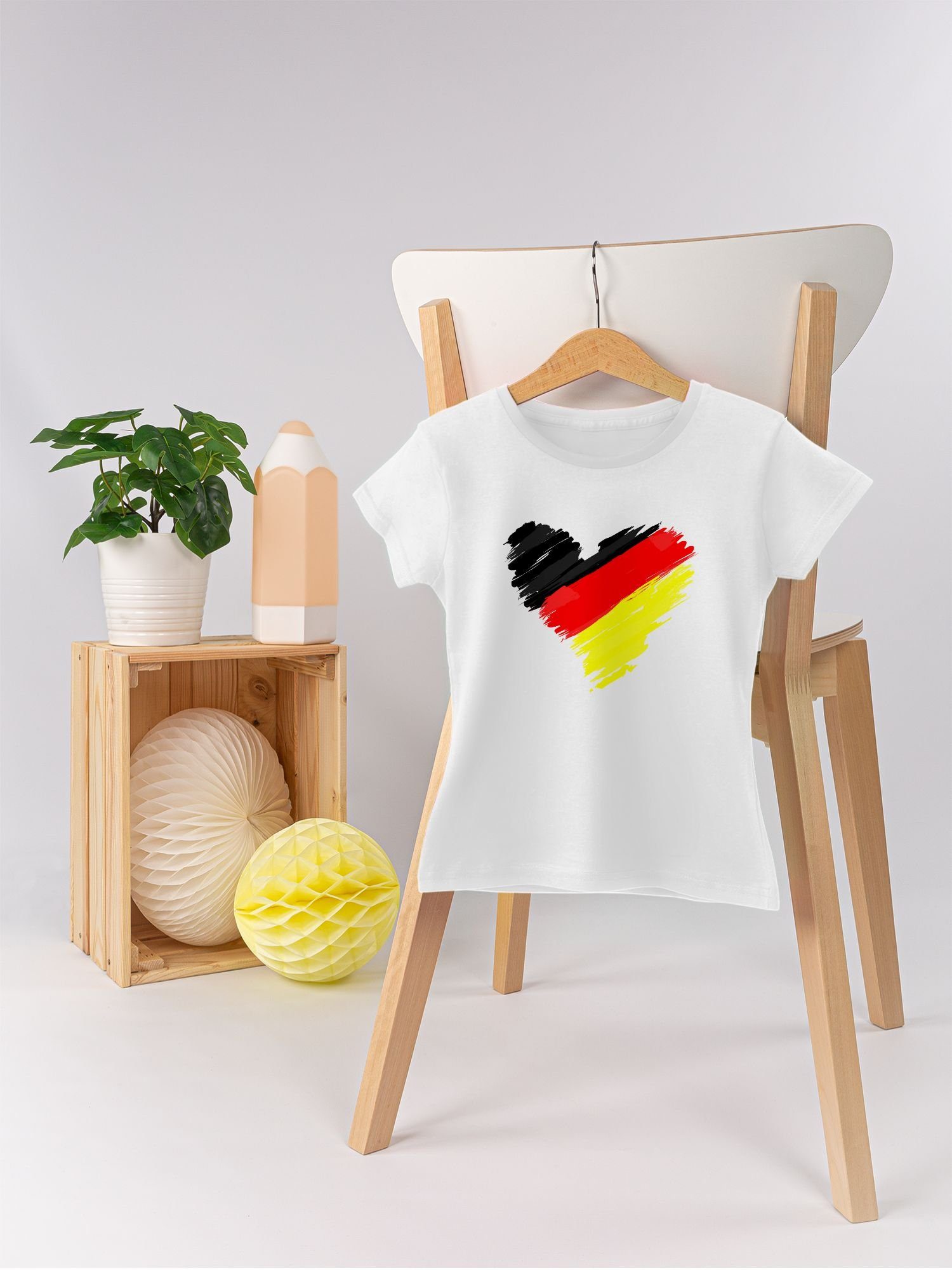 Fussball Herz EM Deutschland 2024 WM Kinder Weiß Shirtracer T-Shirt 1