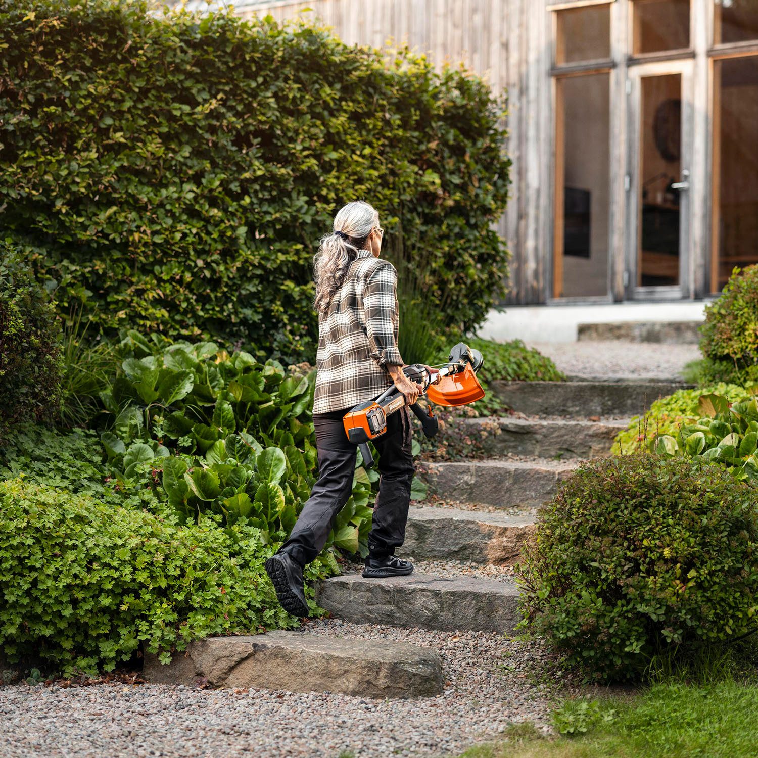 Husqvarna Akku-Rasentrimmer 220iR, 36V mit bürstenlosem Motor, Boost-Modus, 36 cm Schnittbreite