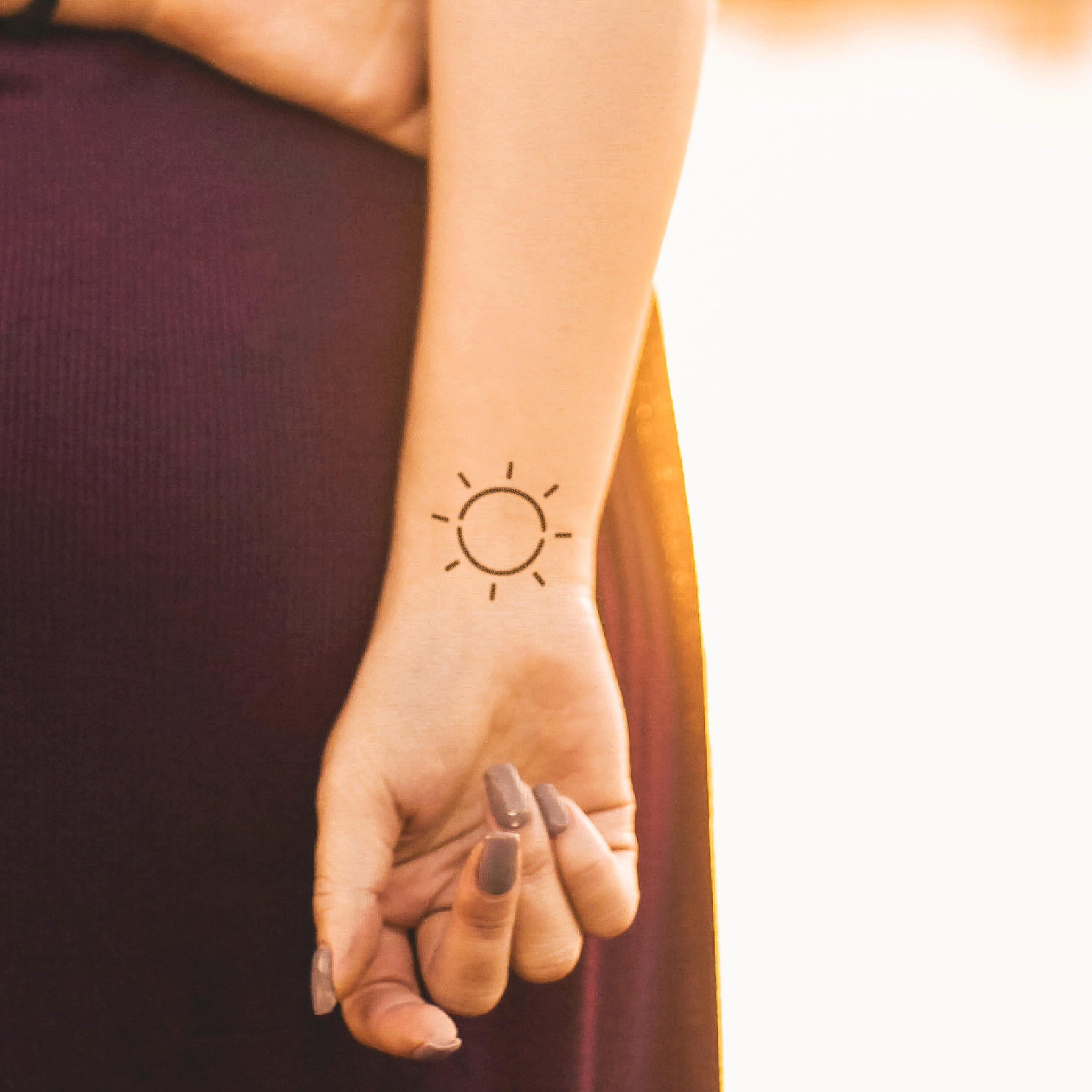 Inkster Schmuck-Tattoo Einfache Sonne Tattoo, wasserfestes temporäres Tattoo, 2 Wochen Halt