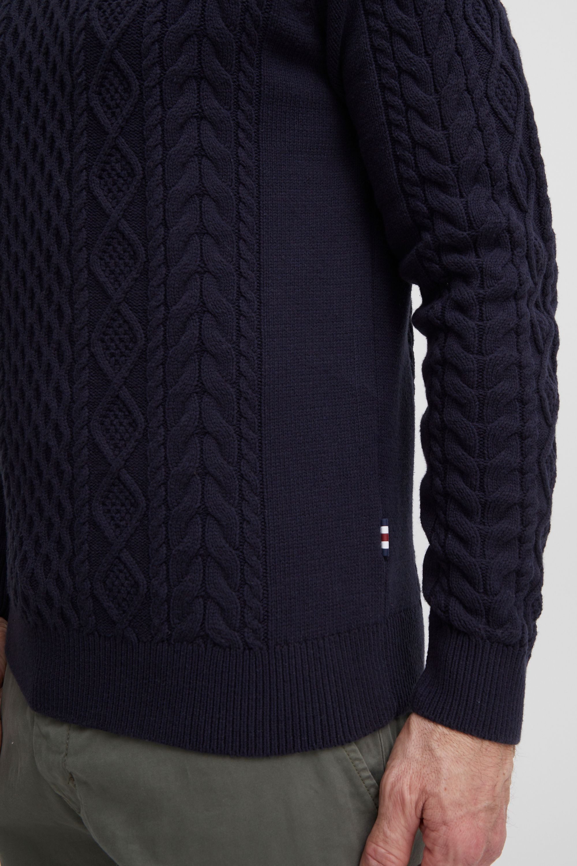 FQ1924 Strickpullover FQKyle Modischer Strickpullover mit Zopfstrick Muster