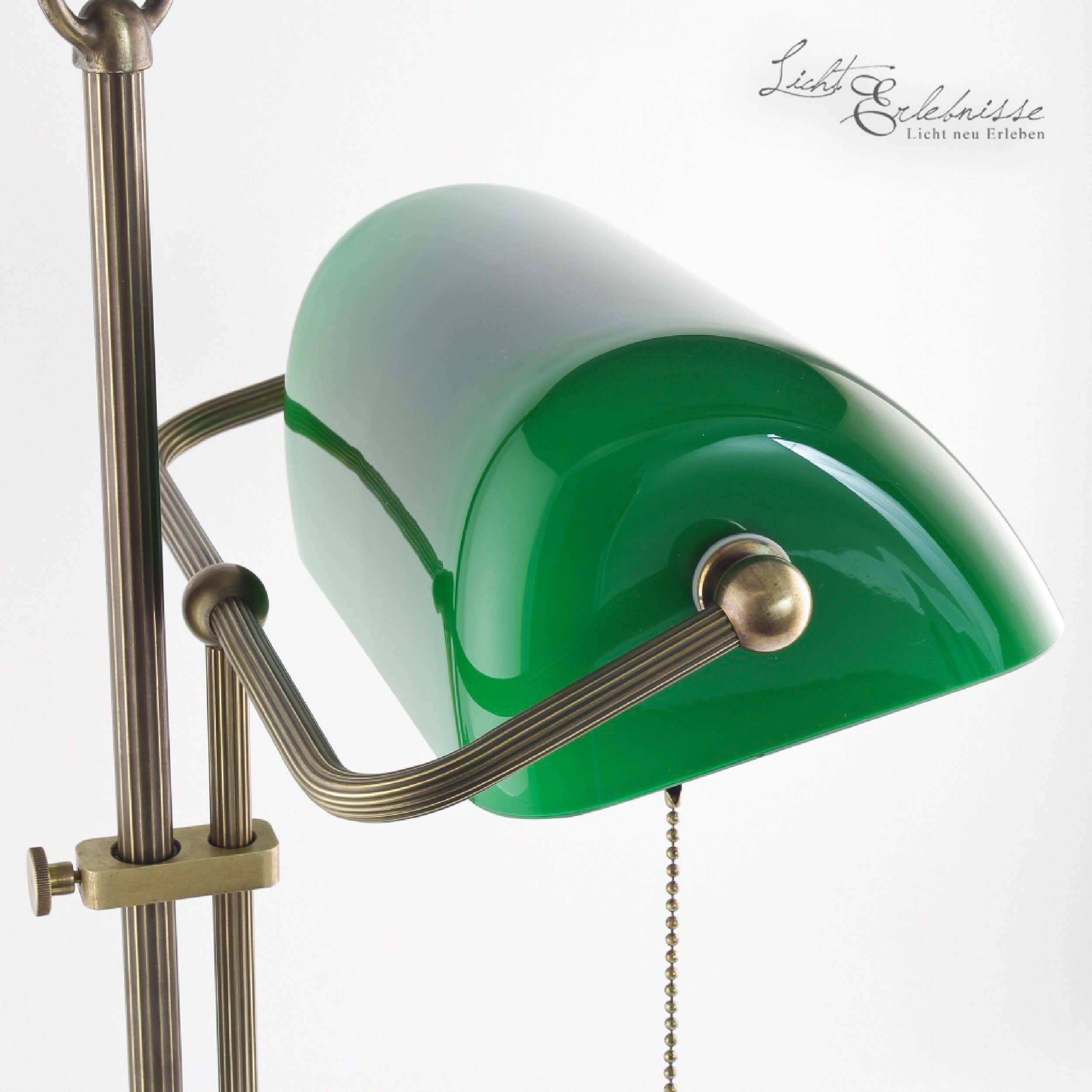 50 Echt-Messing E27 Zugschalter Schreibtischlampe Grün Licht-Erlebnisse Bankerlampe Glas Leuchtmittel, cm W2, Jugendstil ohne