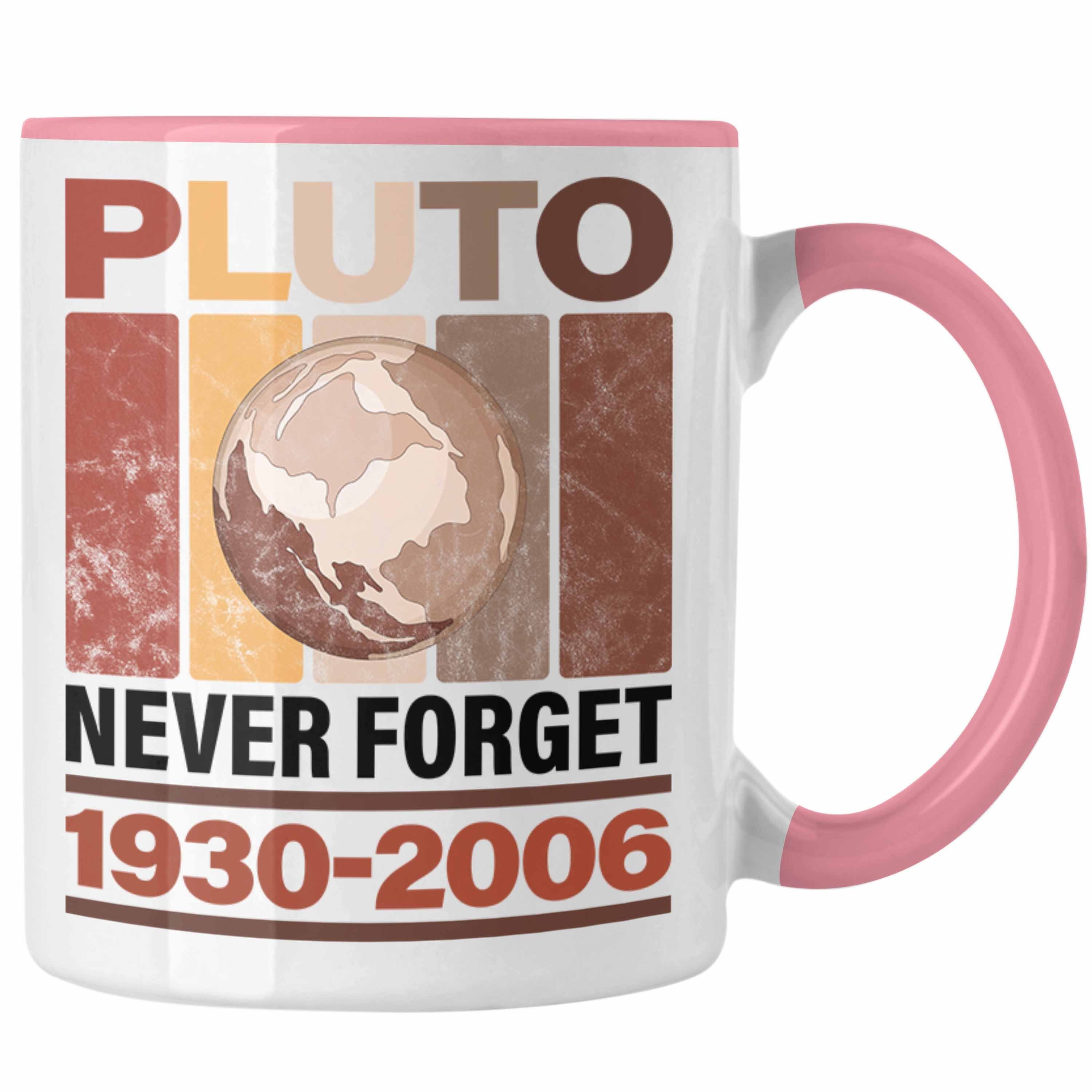 Trendation Tasse Lustige Tasse "Pluto Never Forget" Geschenk Astronomie-Fans Rosa