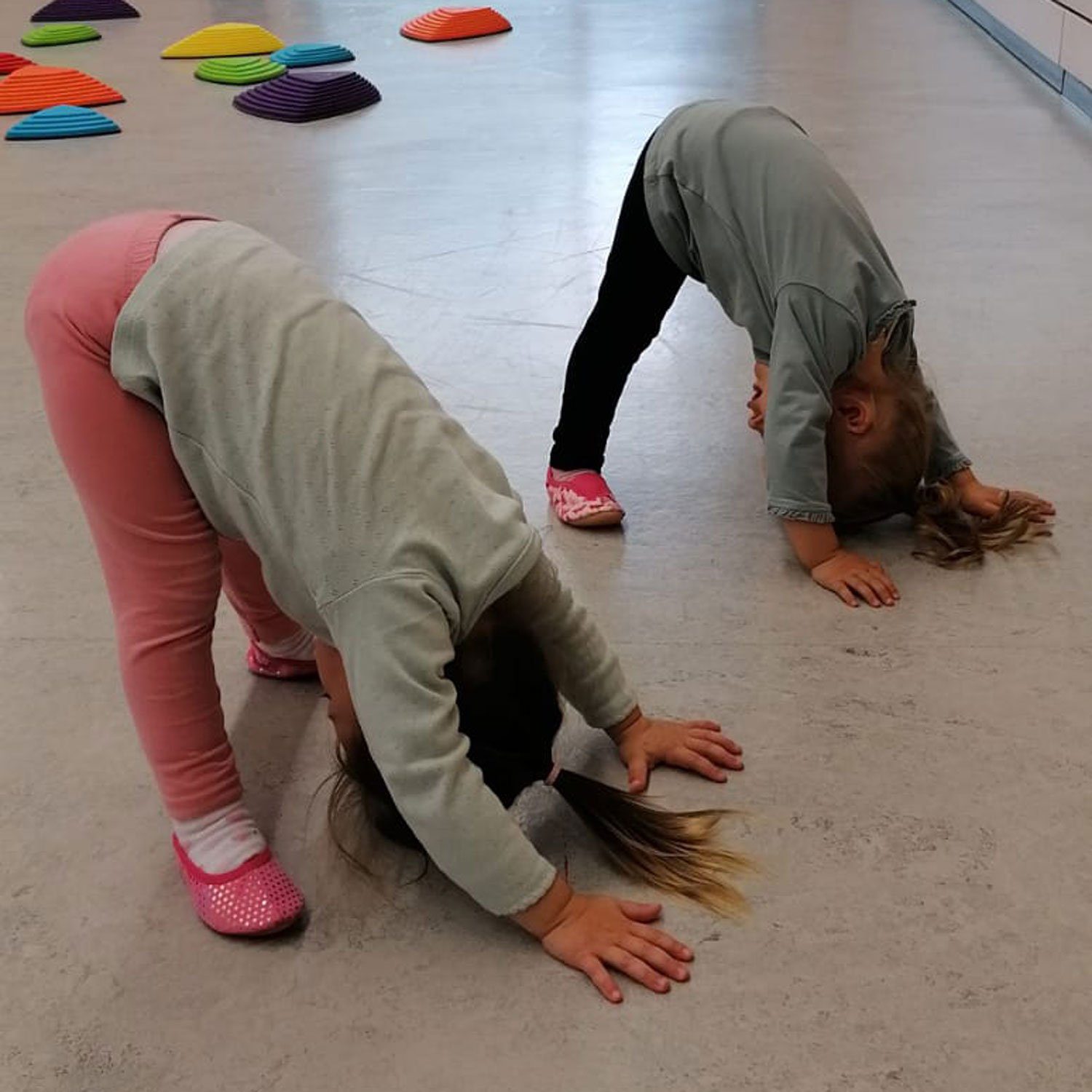 Beck Schläppchen Papillon mit Ristgummi Gymnastikschuh (Barfußschuhe, für schmale Füße und kleine Kinder besonders geeignet, ab Gr. 18/19 verfügbar) atmungsaktive Baumwolle, rutschfeste Gummi-Sohle