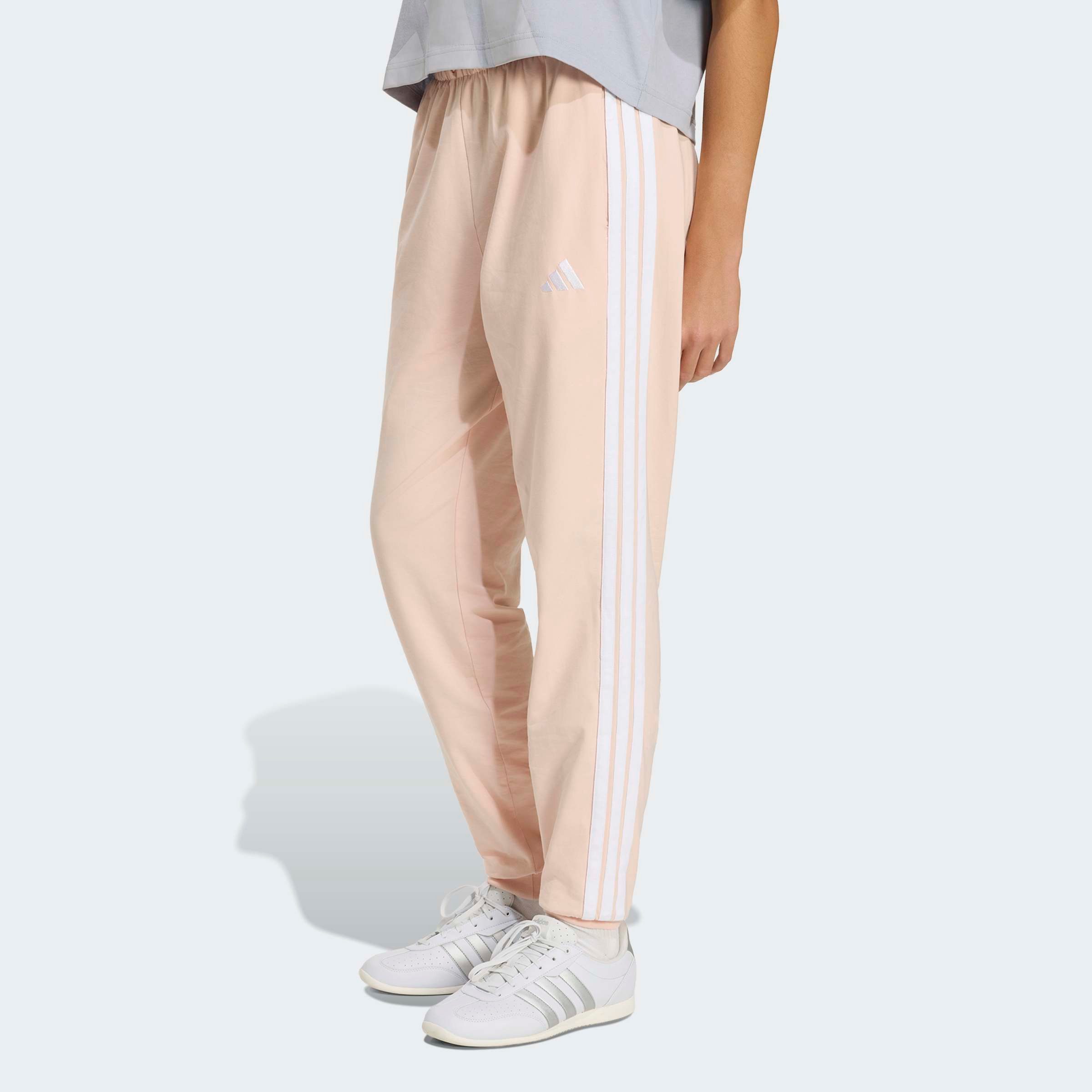 adidas Sportswear Sporthose W 3S SJ JOGGER Lässig geschnitten, hoher Bund, schmal zulaufende Beinform
