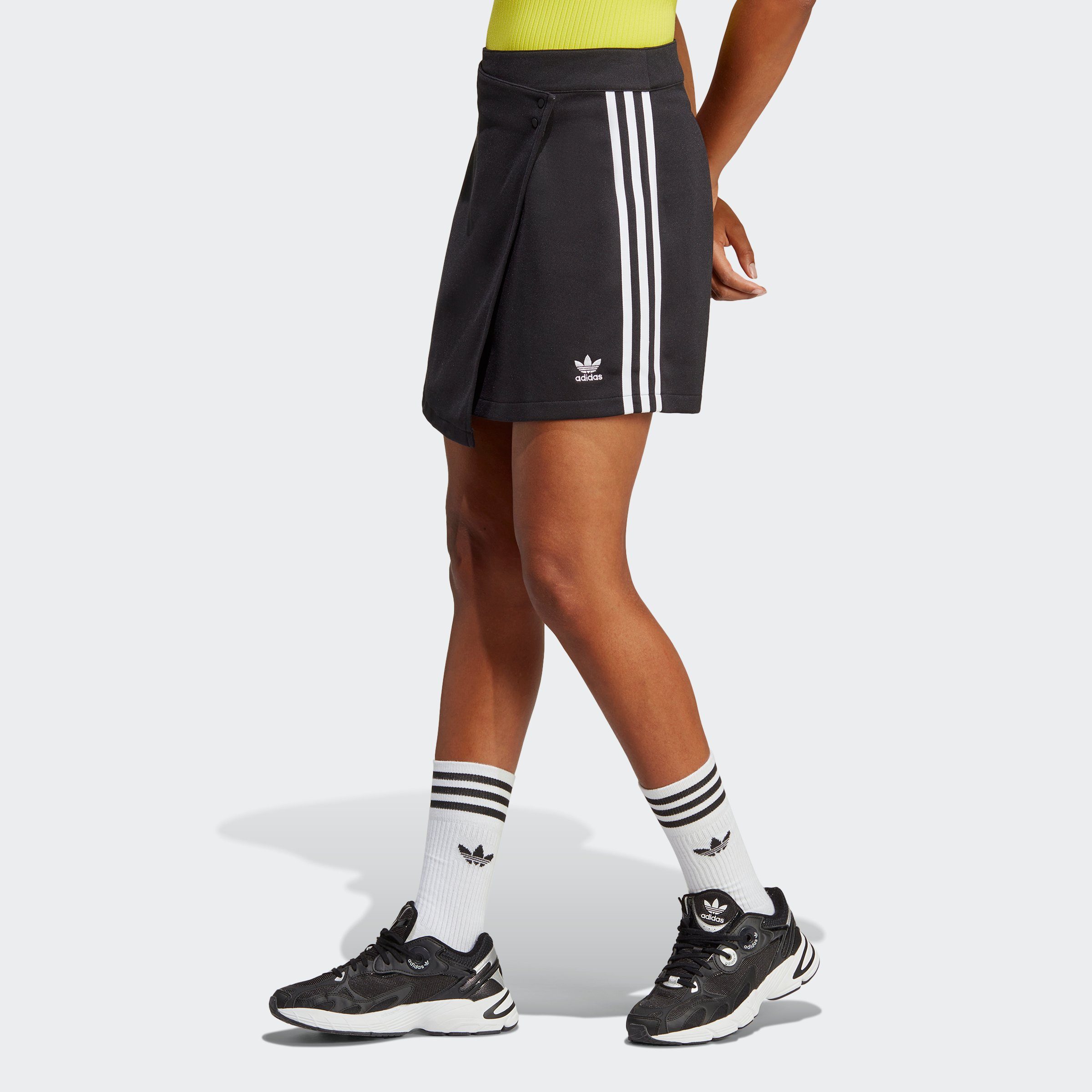 adidas Originals Sweatrock ADICOLOR CLASSICS 3STREIFEN SHORT WRAPPING ROCK Black | 