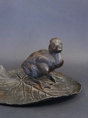 AFG Tierfigur Bronze Figur Statue Ente steht auf einem Blatt