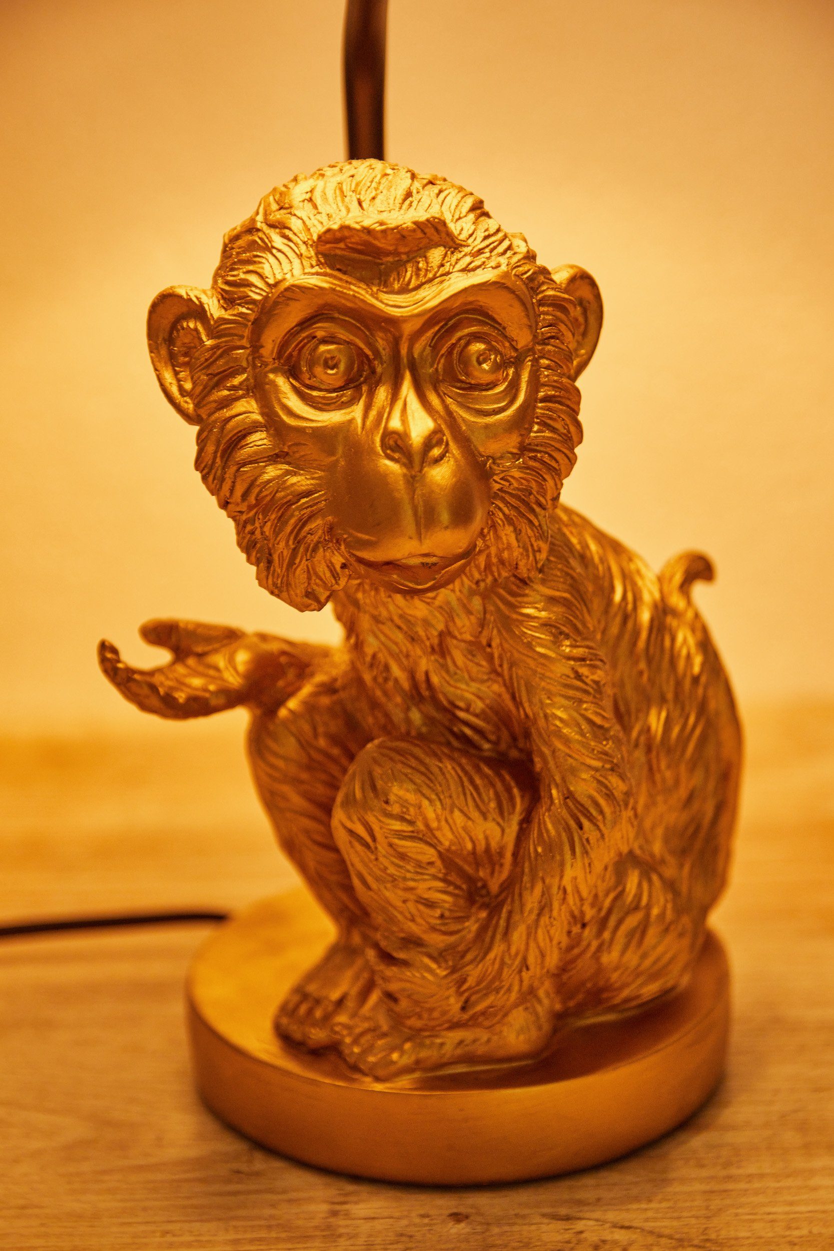 BRUBAKER Nachttischlampe Tischleuchte Kleines Äffchen Gold, Tischlampe, ohne Leuchtmittel, Affe Motiv Lampe mit Keramikfuß, Höhe 52 cm – Bild 5 von 5