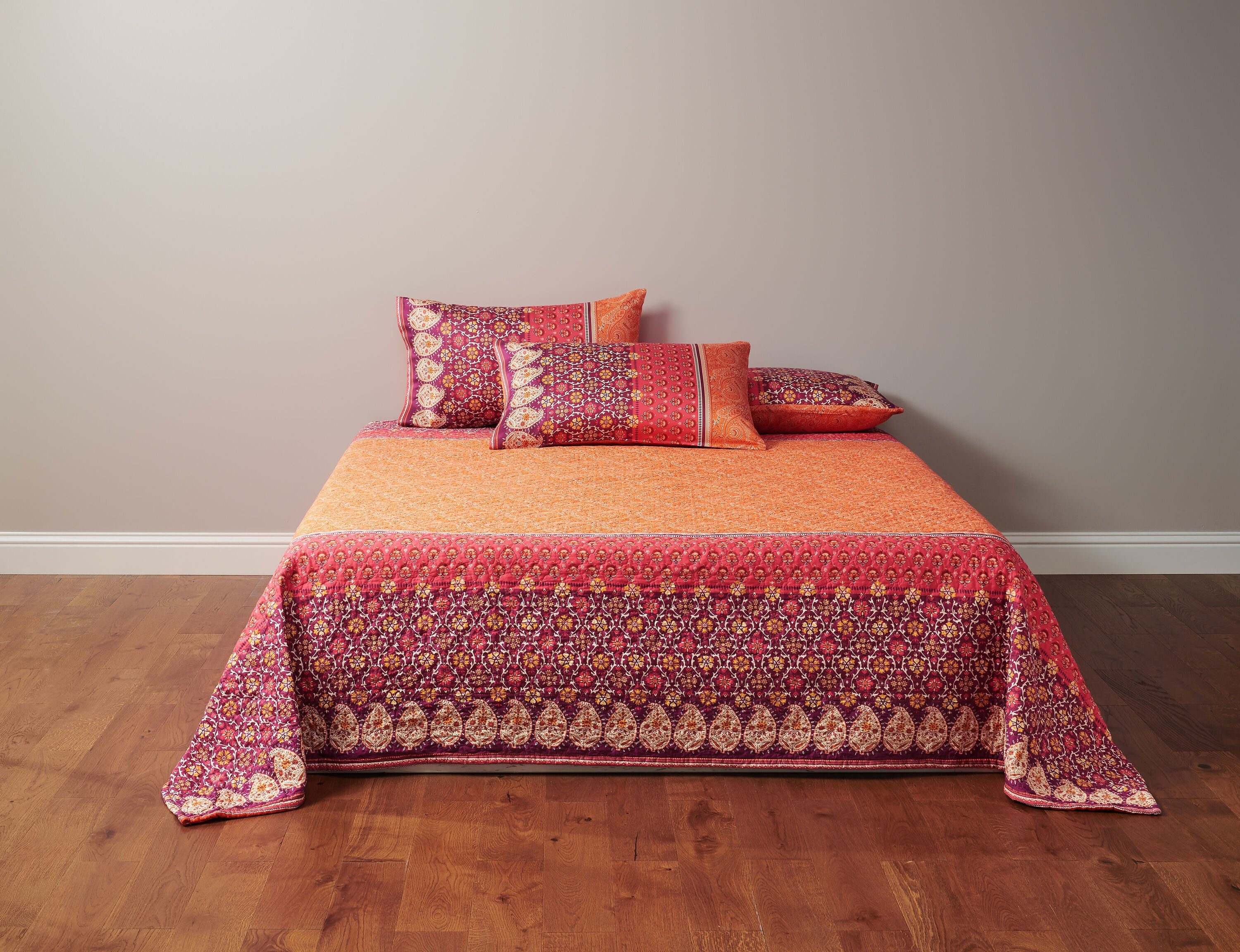 Bassetti Tagesdecke LAGLIO, dekorative, kostbare und ausgewählte Details im Muster