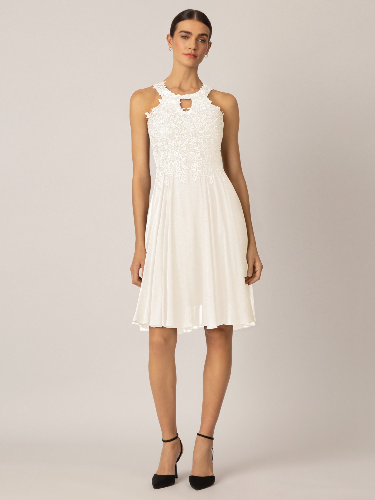 Apart Cocktailkleid aus einer Plastischen Spitze und Chiffon