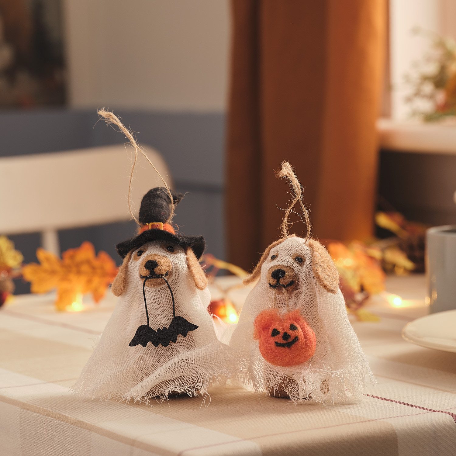 Lights4fun Dekofigur 2er Set Gordie & George Halloween-Hunde Dekoration aus Filz zum Aufhän