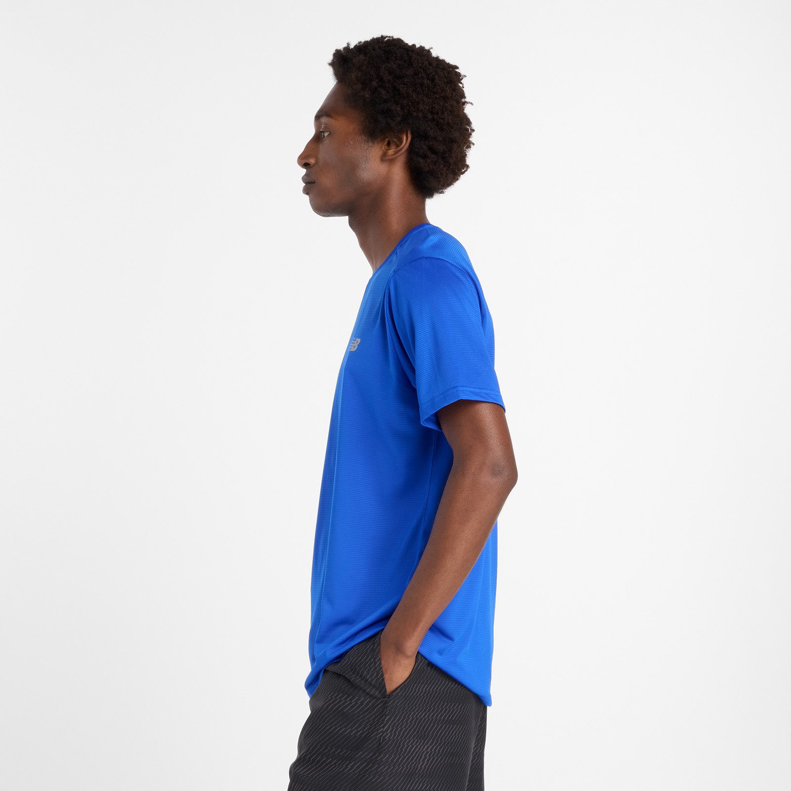 New Balance Laufshirt Sport Essentials T-Shirt Mens TOP-36319 Kurzarm-Design, mit Rundhalsausschnitt, atmungsaktiv, aus Polyester