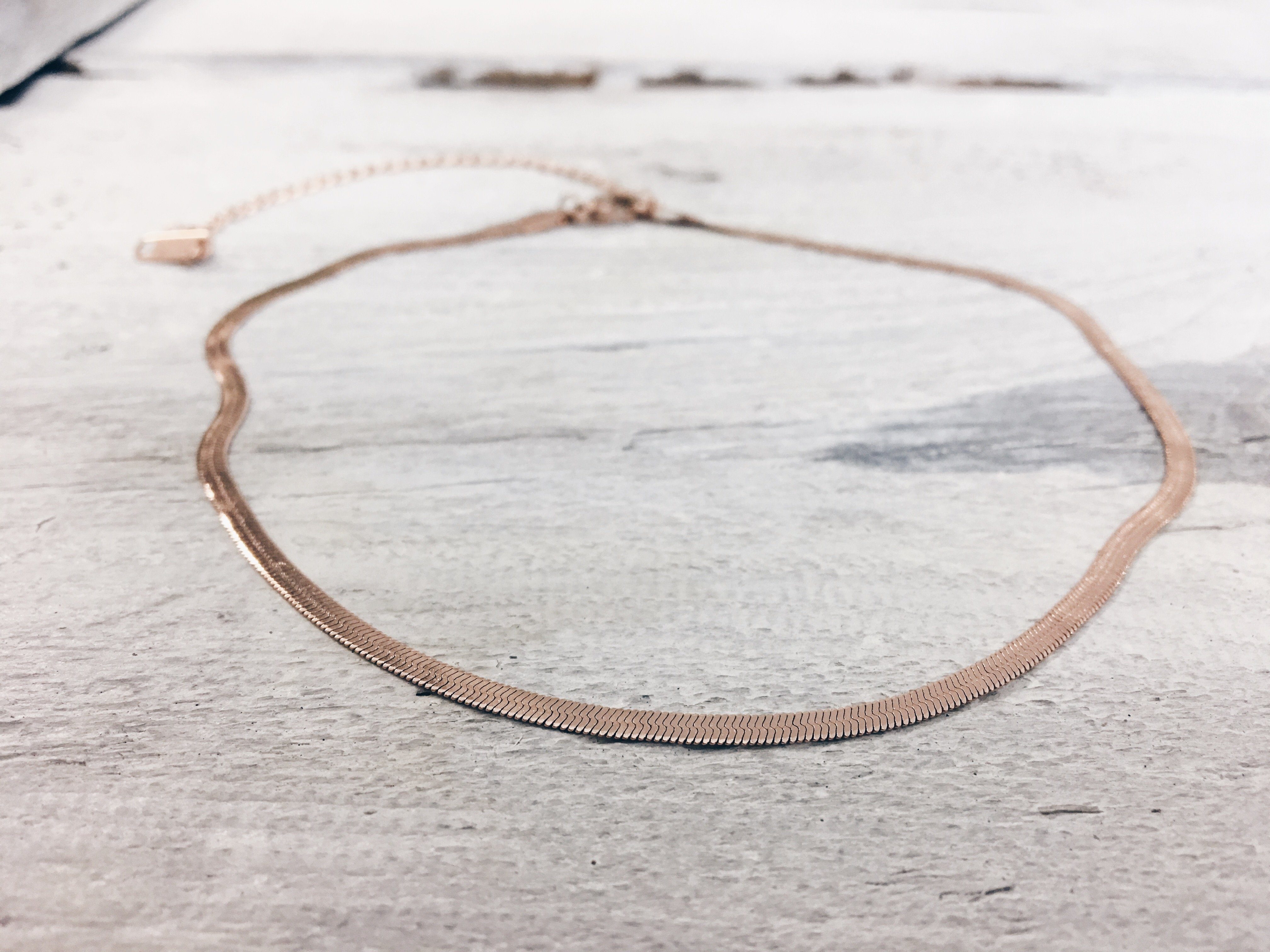 Hey Happiness Choker Kurze Schlange Kette, vergoldet, Edelstahl Damen Halskette Snake Fischgräte, wasserfest